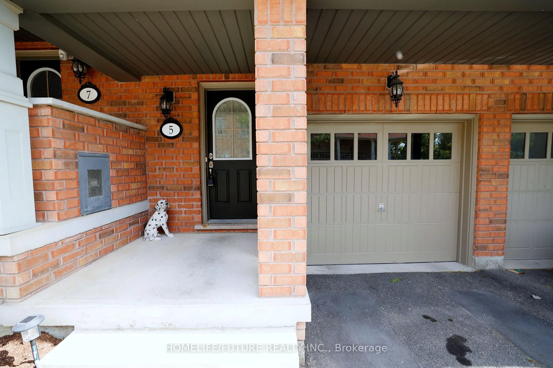 Photo 3 of 5 Cedar Lake Crescent, Brampton, Brampton West — HOMEH