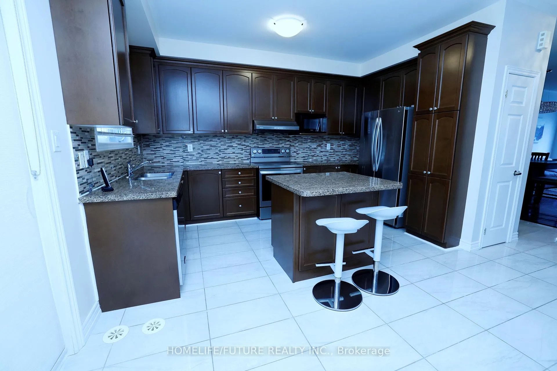 Photo 17 of 5 Cedar Lake Crescent, Brampton, Brampton West — HOMEH