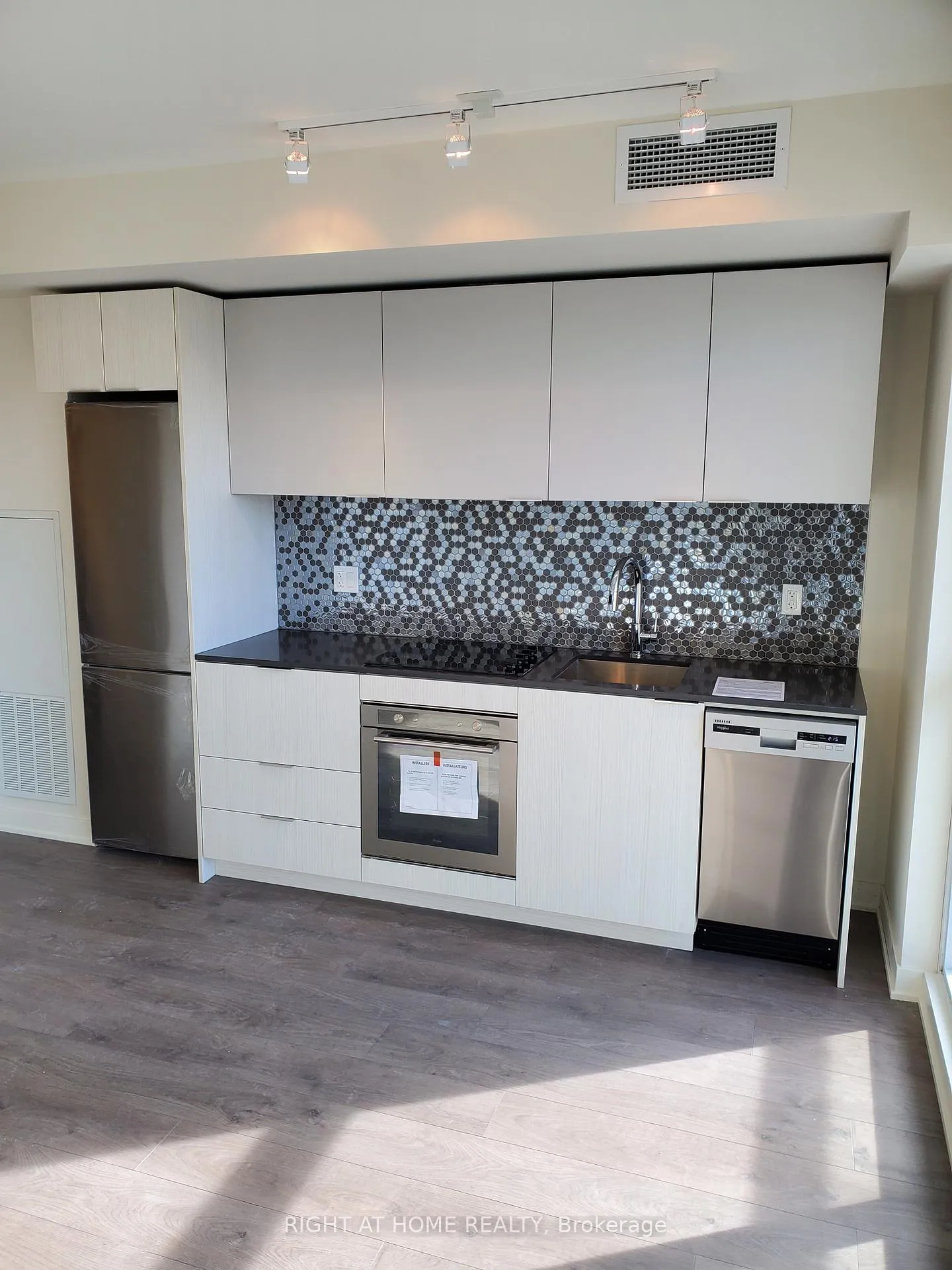 Photo 3 of Unit 1109, 2 Sonic Way, Toronto, Flemingdon Park — HOMEH