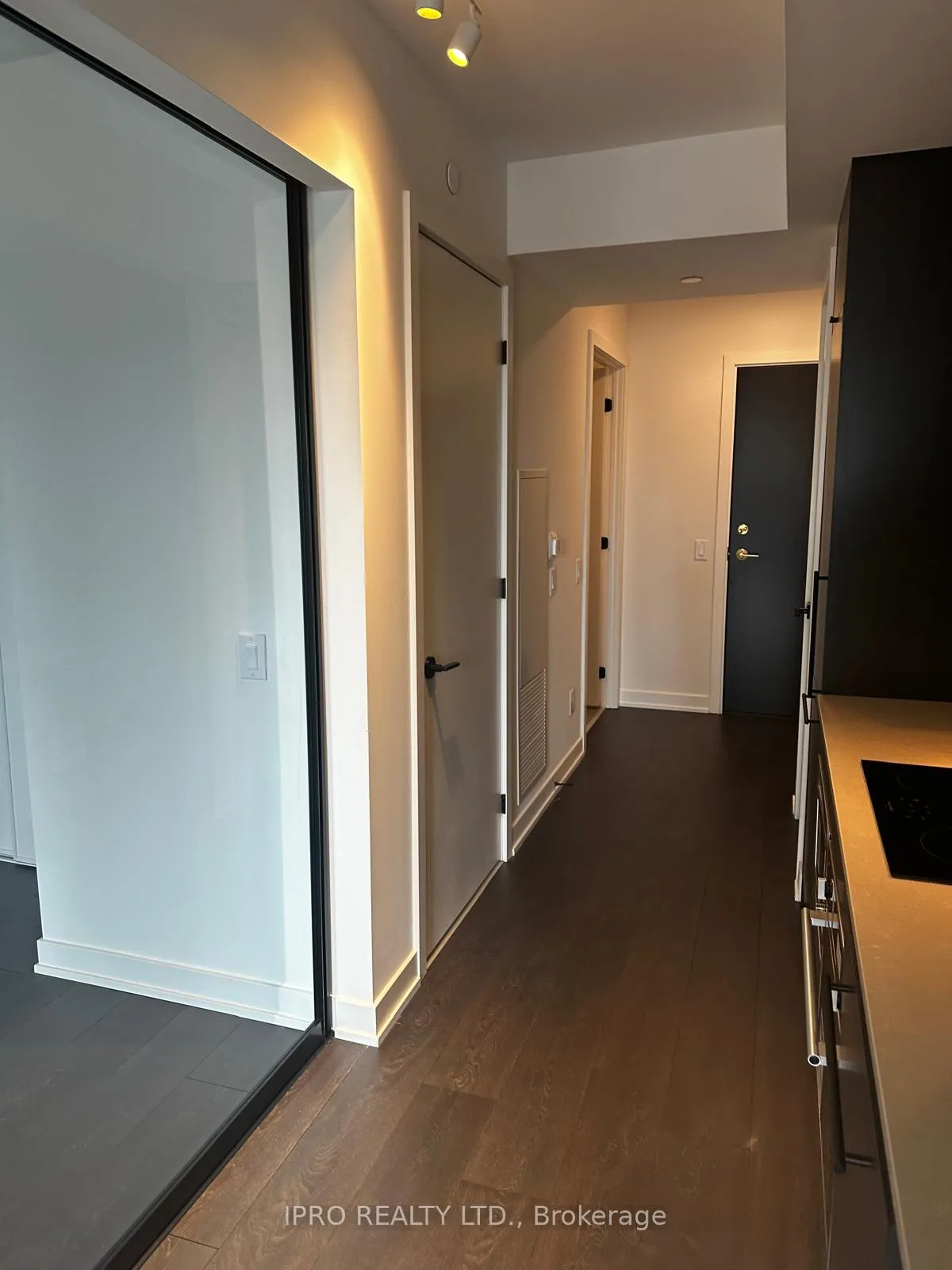 Photo 5 of Unit 306, 5 Lakeview Avenue, Toronto, Trinity-Bellwoods — HOMEH