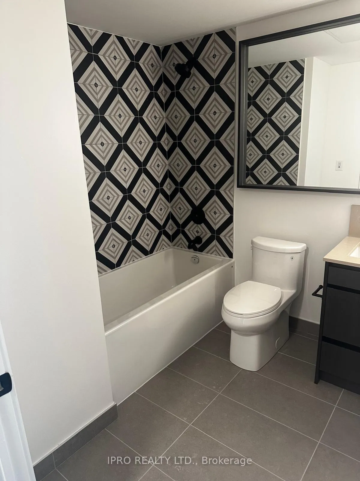 Photo 11 of Unit 306, 5 Lakeview Avenue, Toronto, Trinity-Bellwoods — HOMEH