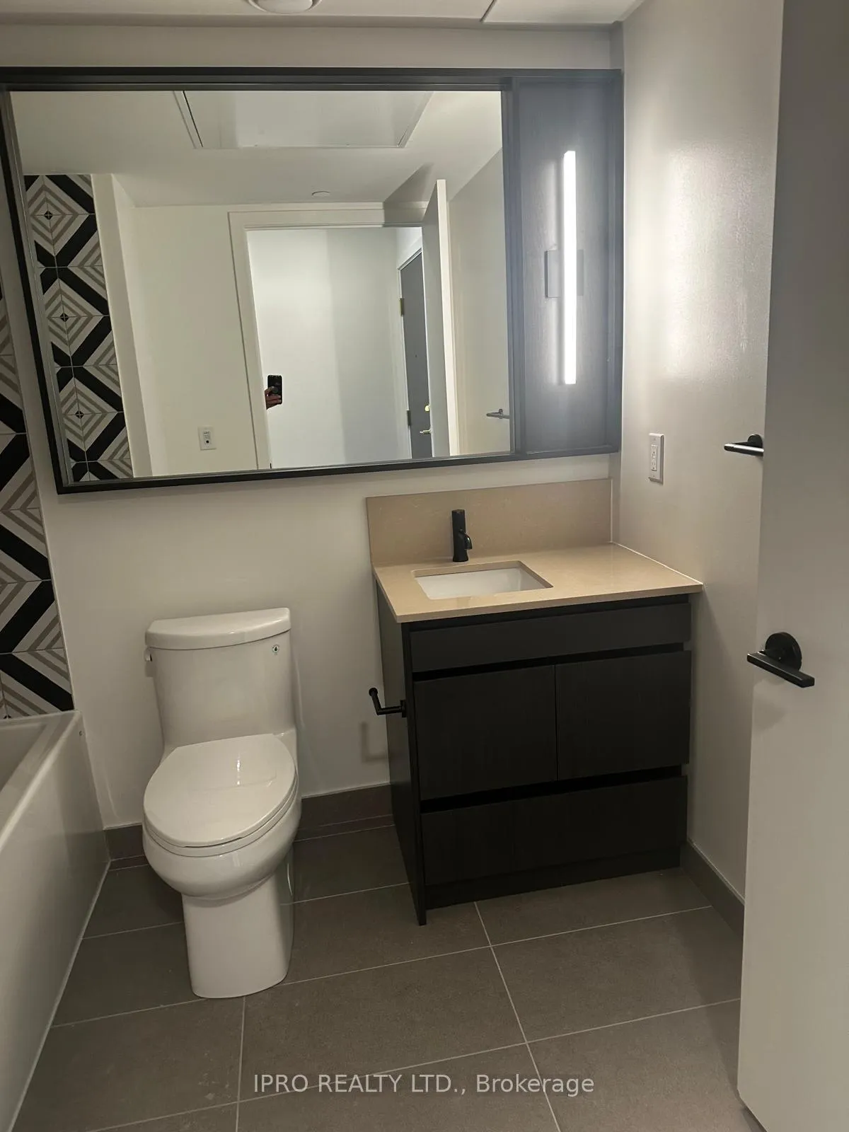 Photo 12 of Unit 306, 5 Lakeview Avenue, Toronto, Trinity-Bellwoods — HOMEH