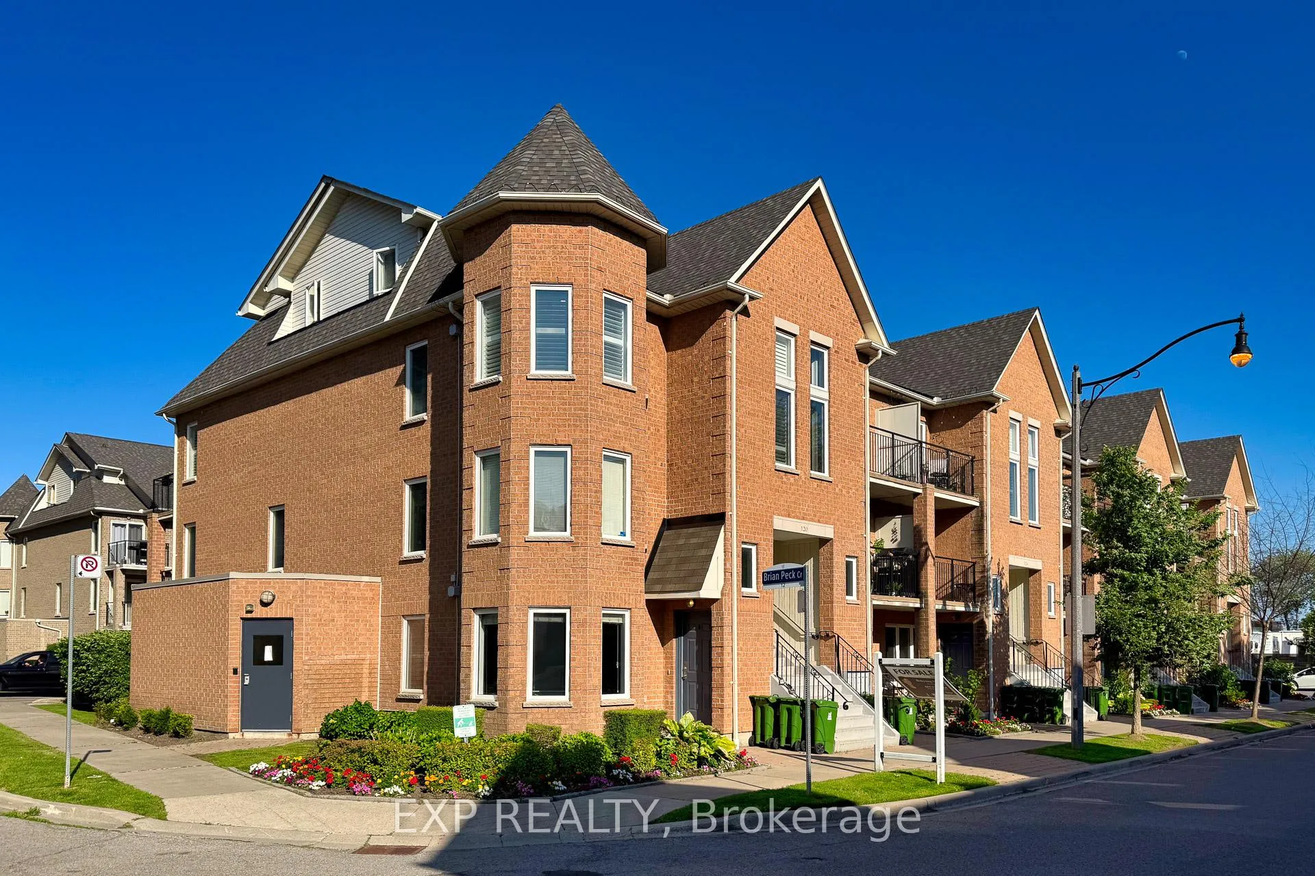 Photo 2 of Unit 301, 120 Aerodrome Crescent, Toronto, Leaside — HOMEH