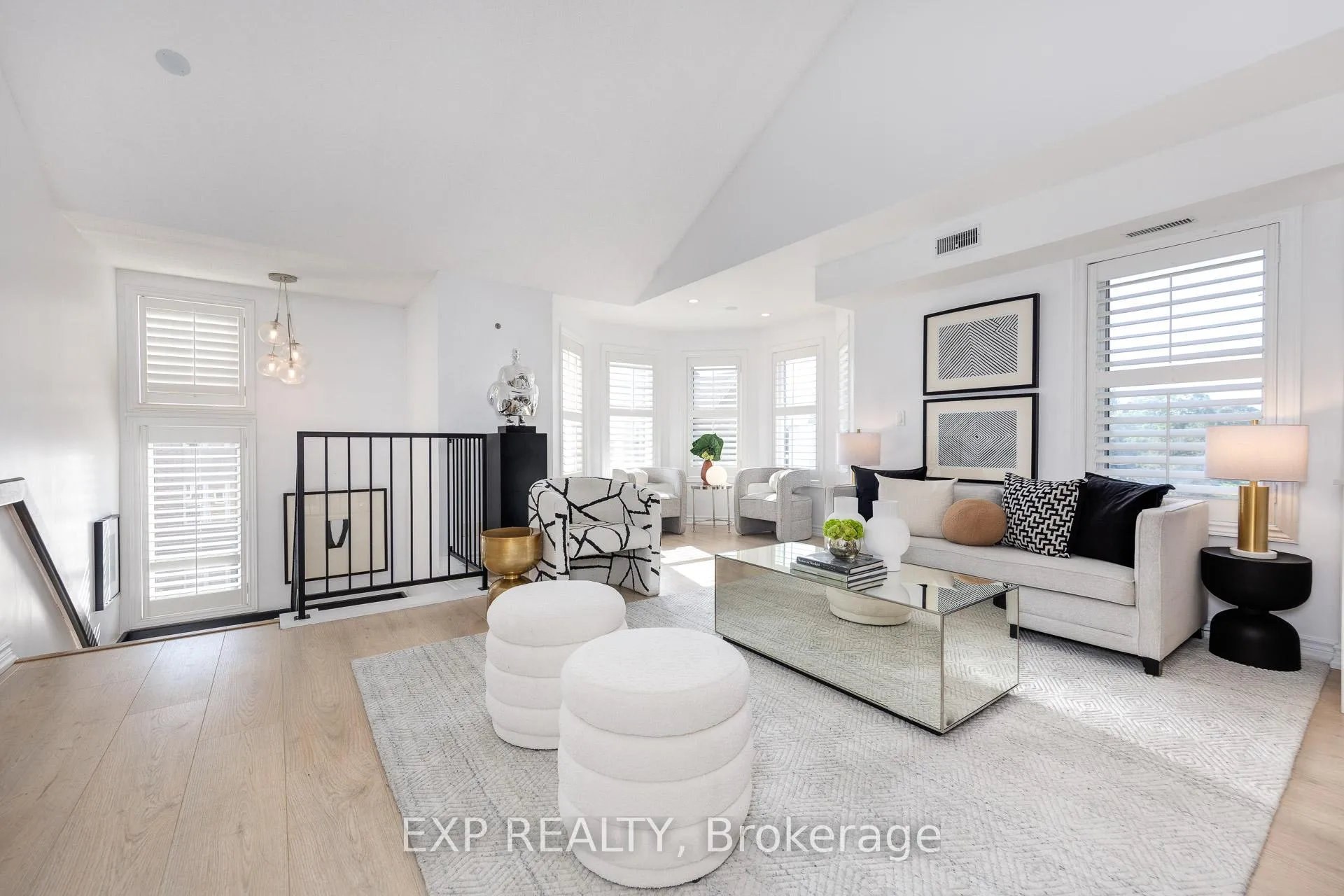Photo 4 of Unit 301, 120 Aerodrome Crescent, Toronto, Leaside — HOMEH