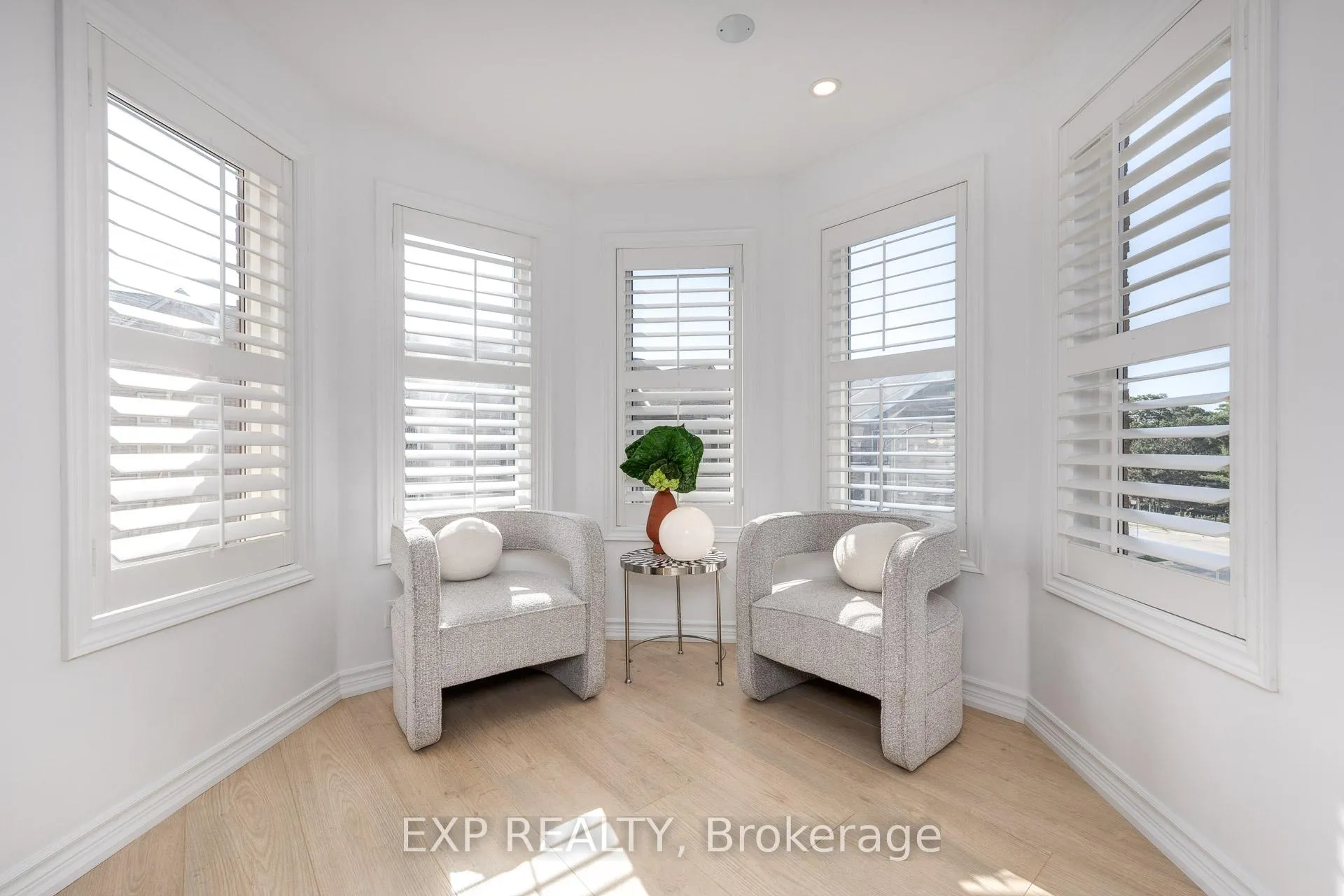 Photo 7 of Unit 301, 120 Aerodrome Crescent, Toronto, Leaside — HOMEH