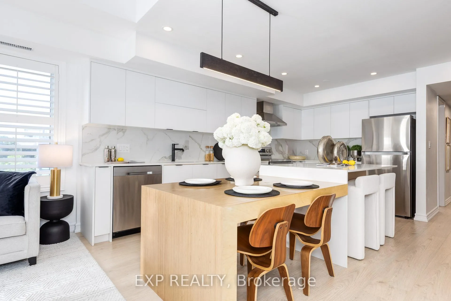 Photo 9 of Unit 301, 120 Aerodrome Crescent, Toronto, Leaside — HOMEH