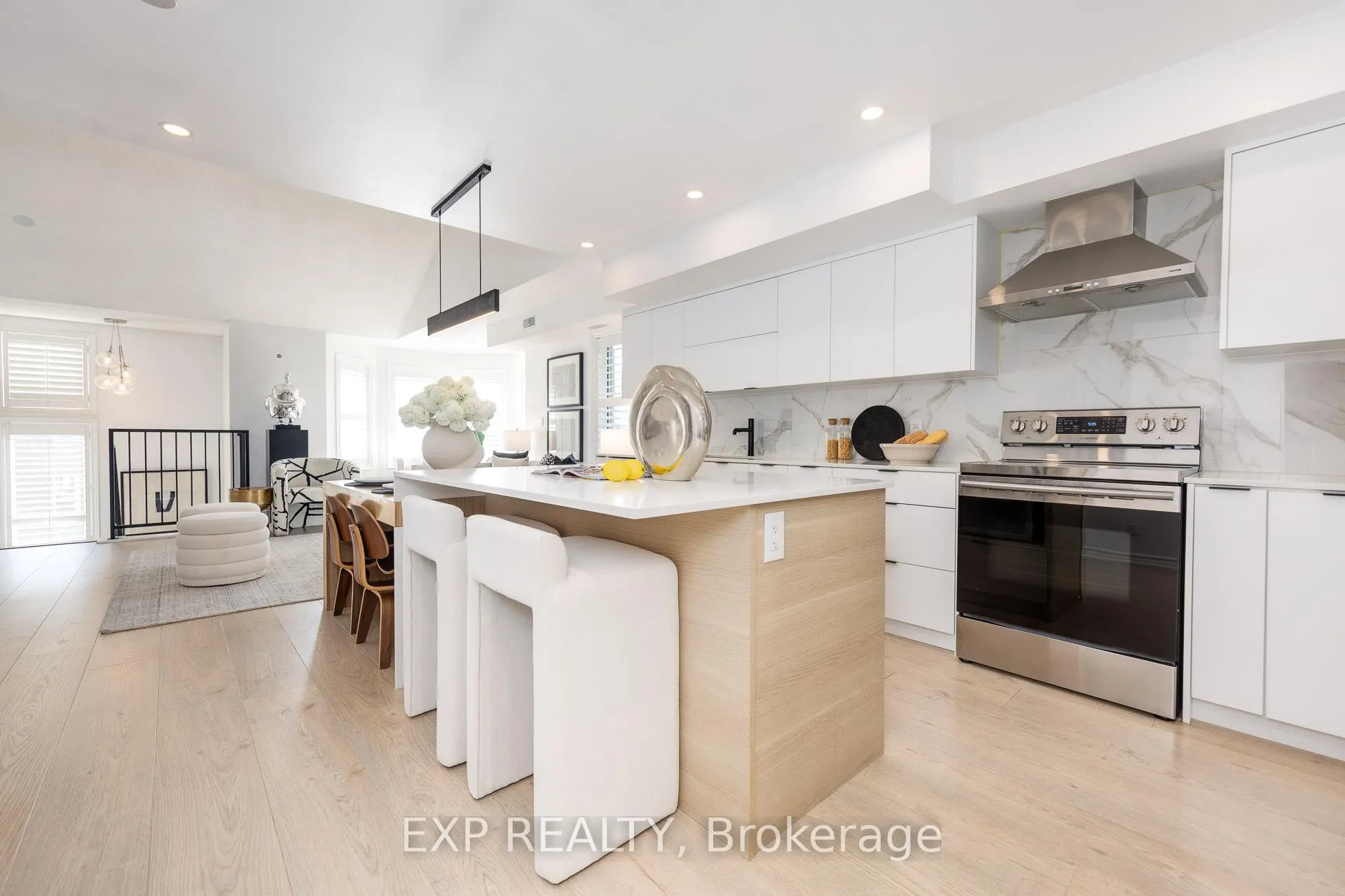Photo 11 of Unit 301, 120 Aerodrome Crescent, Toronto, Leaside — HOMEH