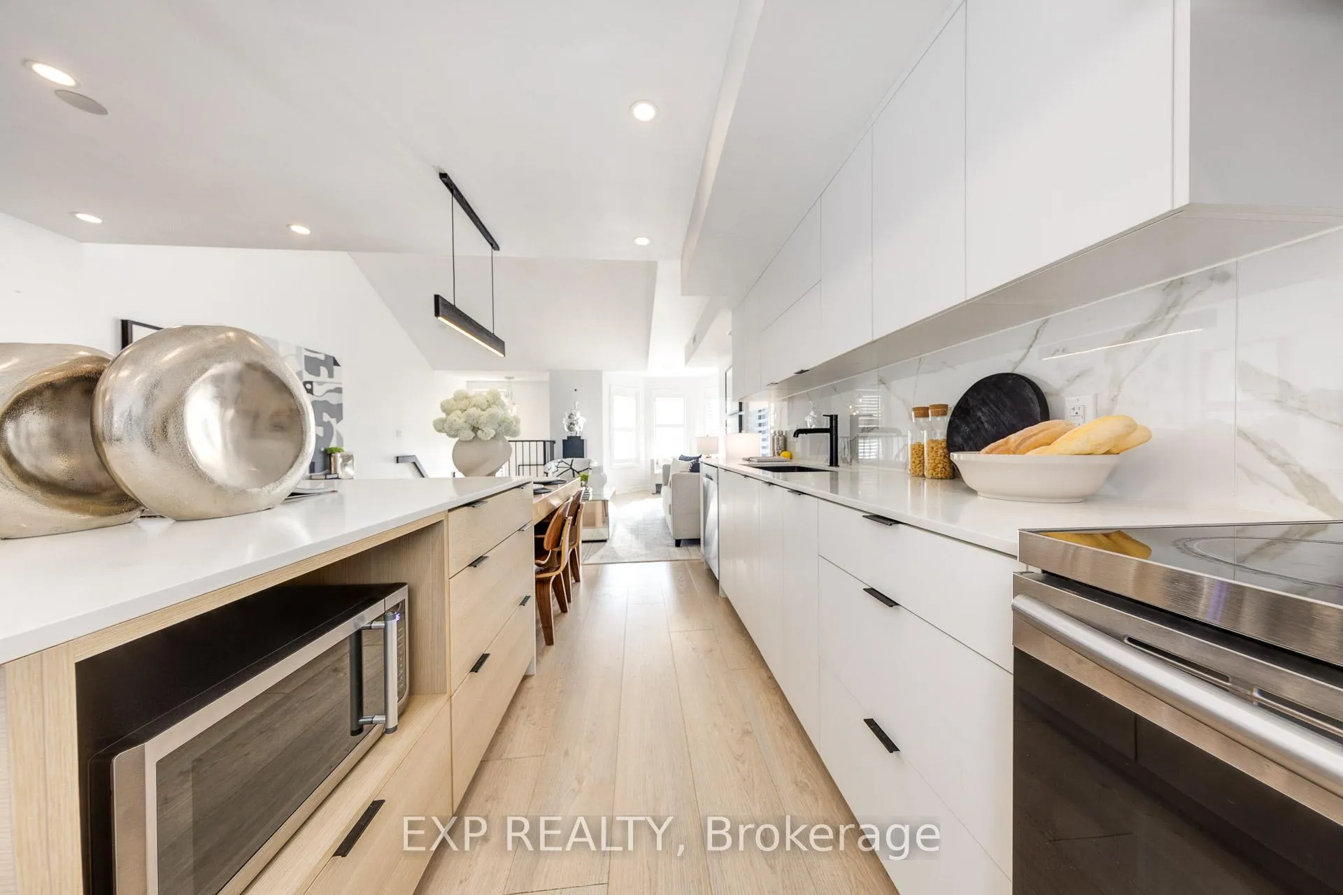 Photo 12 of Unit 301, 120 Aerodrome Crescent, Toronto, Leaside — HOMEH