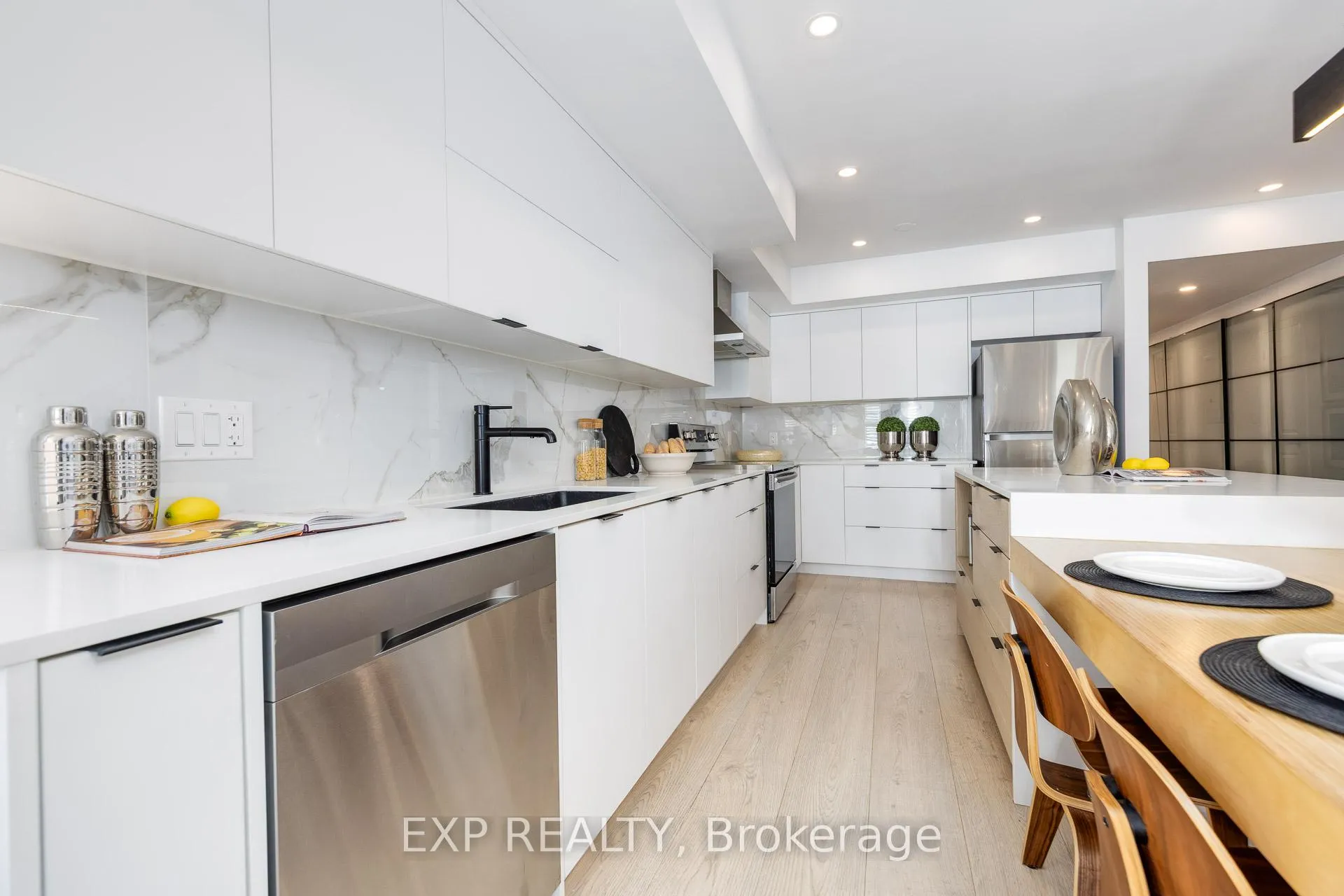 Photo 13 of Unit 301, 120 Aerodrome Crescent, Toronto, Leaside — HOMEH