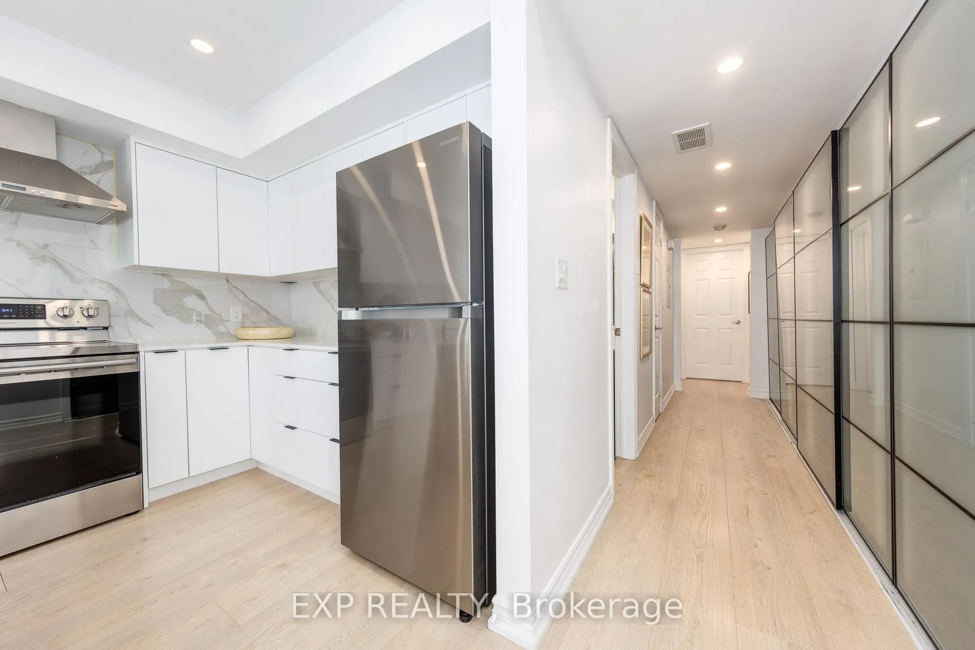 Photo 14 of Unit 301, 120 Aerodrome Crescent, Toronto, Leaside — HOMEH