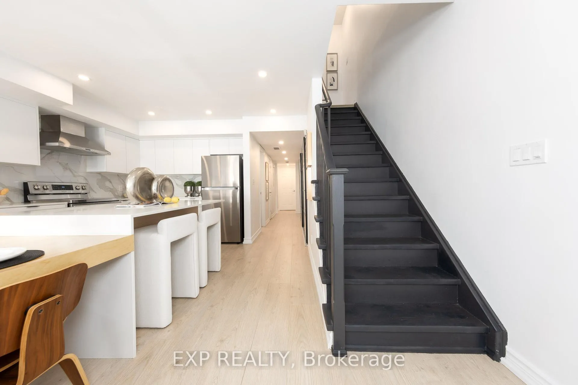Photo 23 of Unit 301, 120 Aerodrome Crescent, Toronto, Leaside — HOMEH