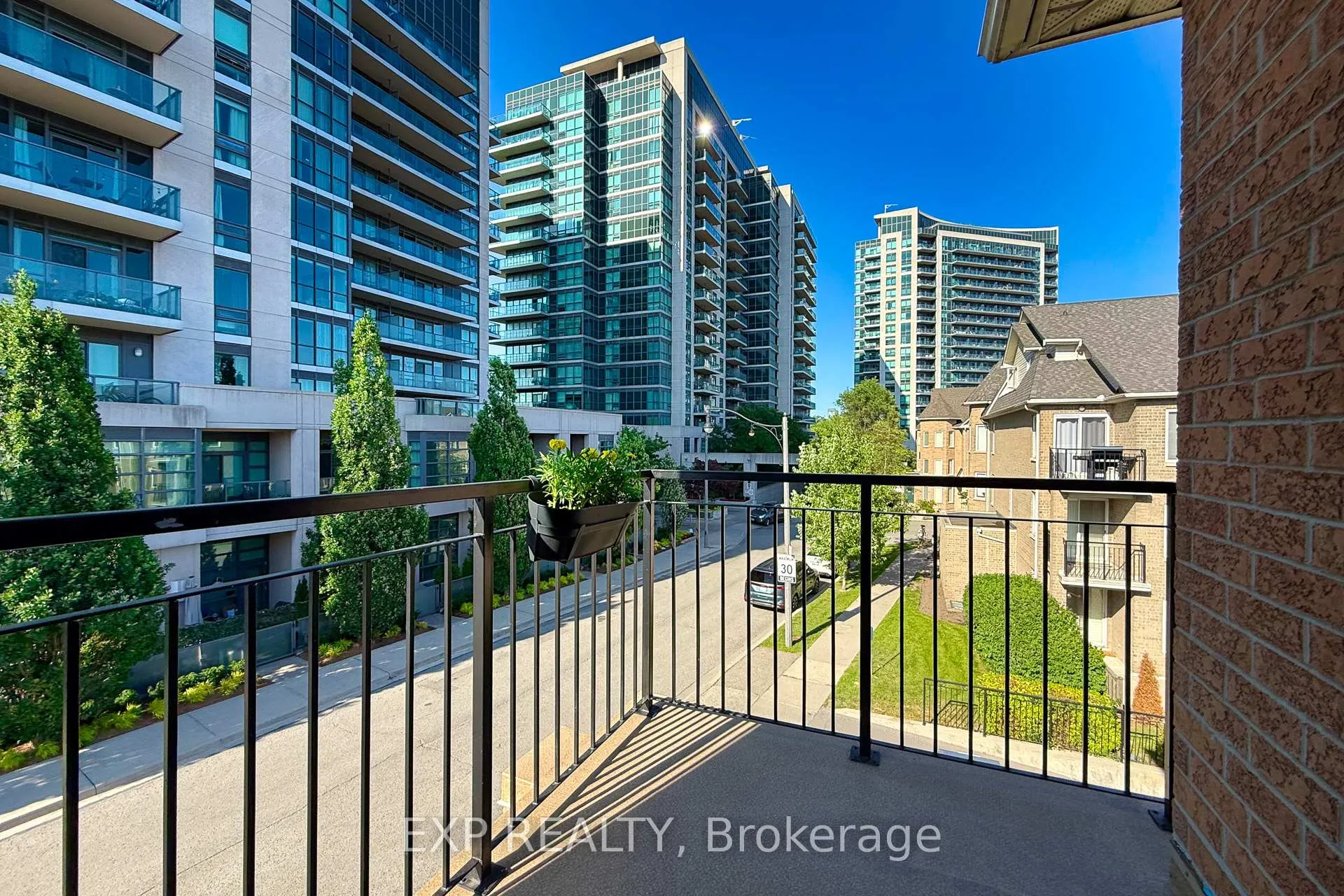 Photo 31 of Unit 301, 120 Aerodrome Crescent, Toronto, Leaside — HOMEH