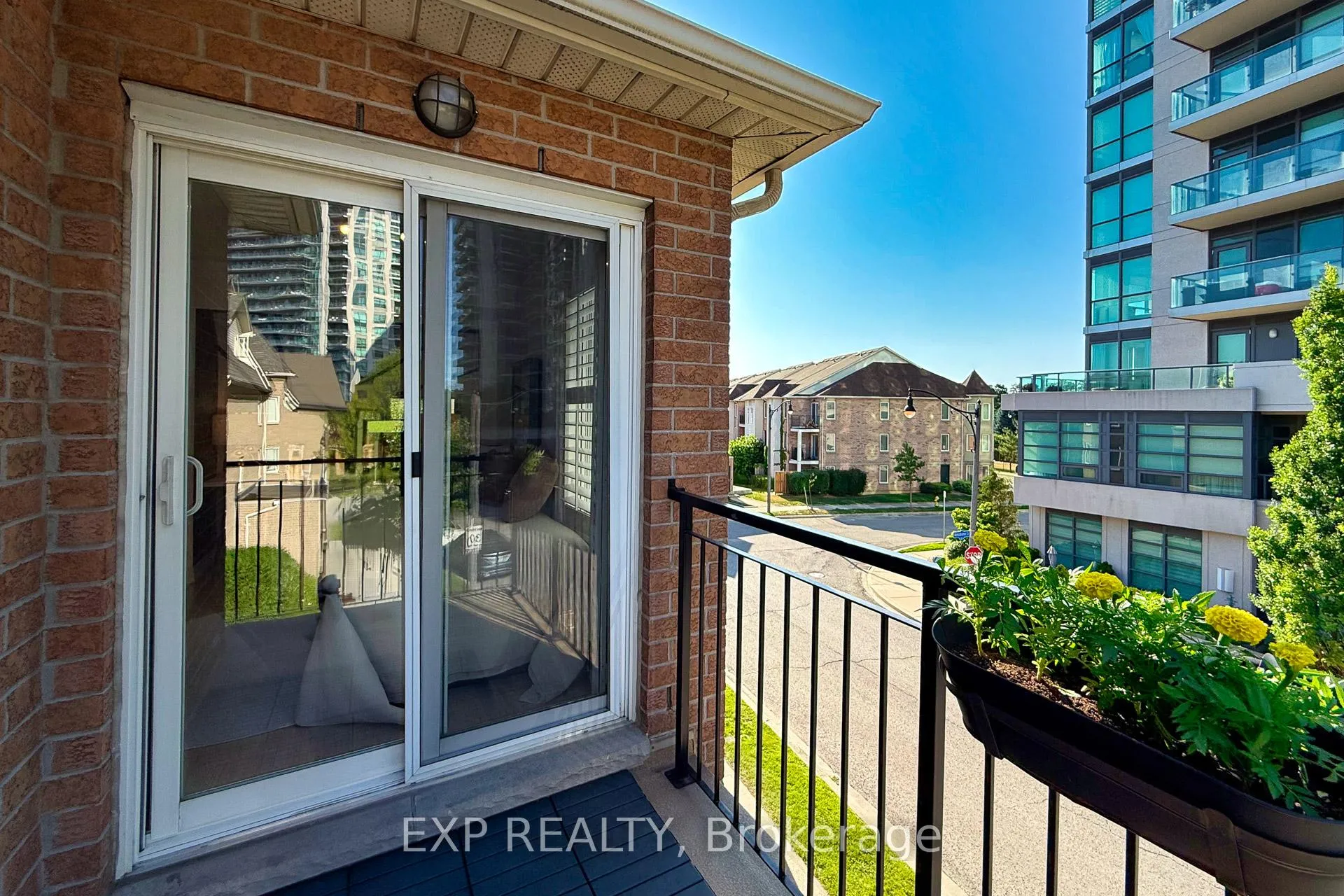 Photo 32 of Unit 301, 120 Aerodrome Crescent, Toronto, Leaside — HOMEH