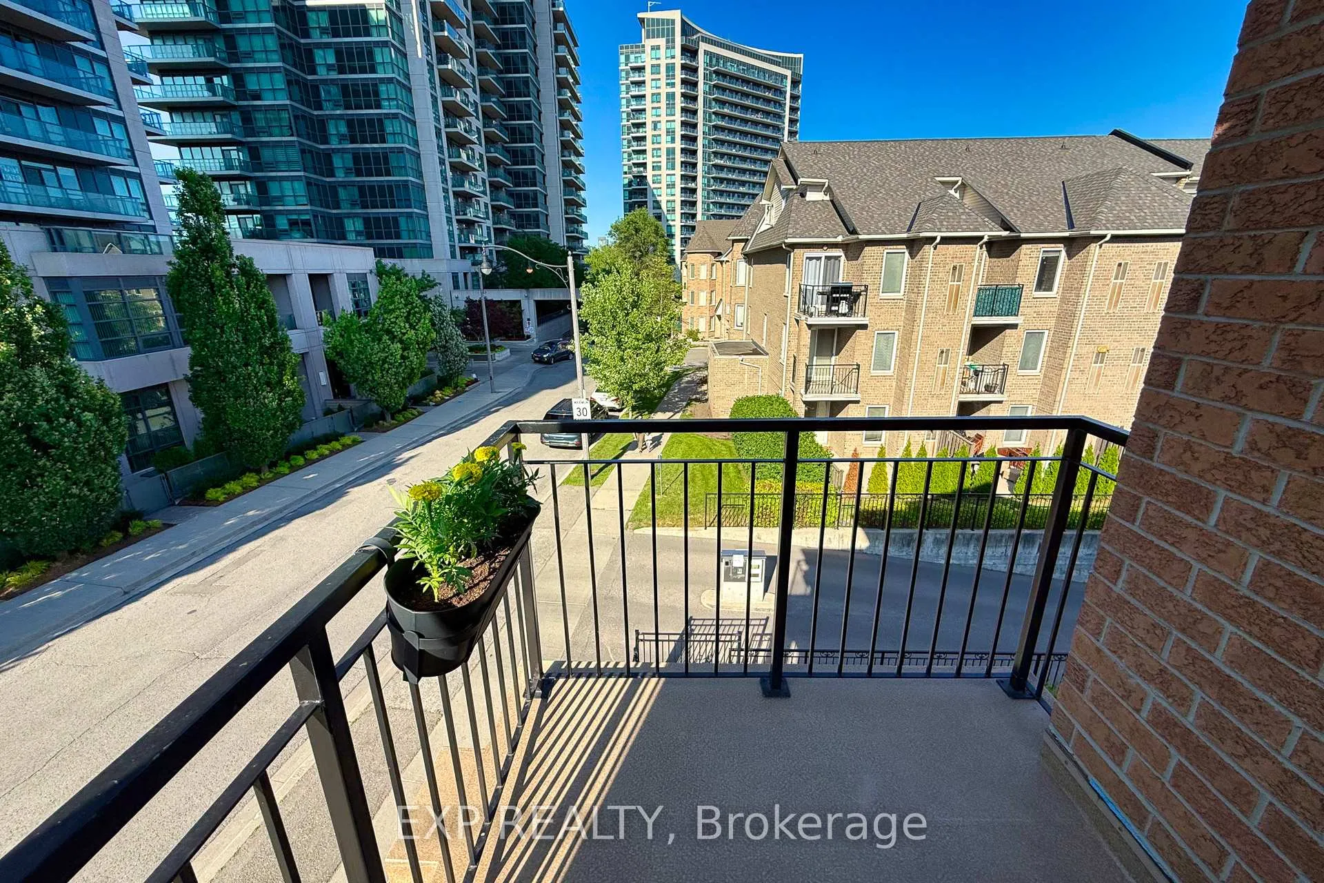 Photo 33 of Unit 301, 120 Aerodrome Crescent, Toronto, Leaside — HOMEH