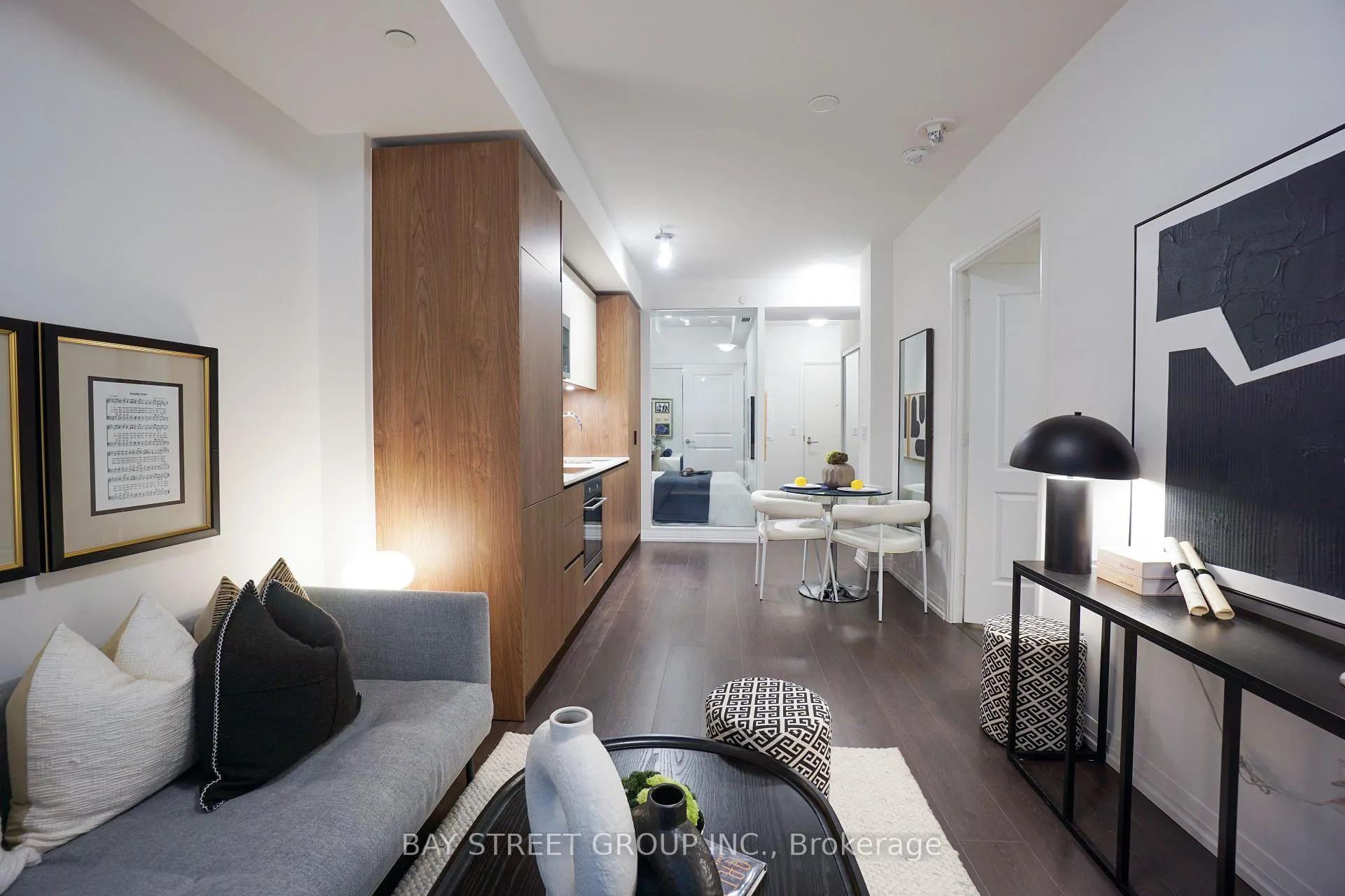 Photo 3 of Unit 1004, 8 Widmer Street, Toronto, Waterfront Communities — HOMEH
