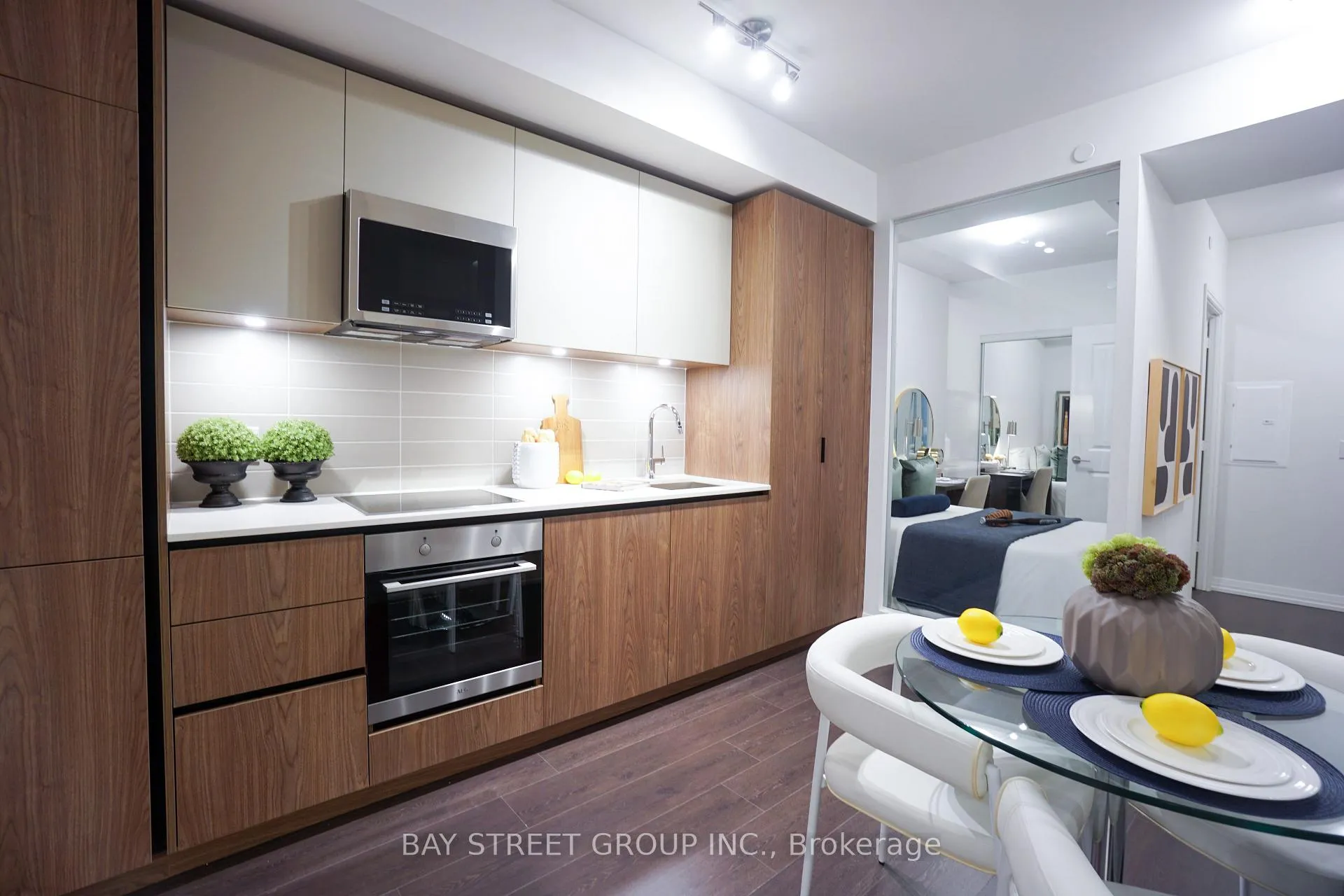 Photo 4 of Unit 1004, 8 Widmer Street, Toronto, Waterfront Communities — HOMEH
