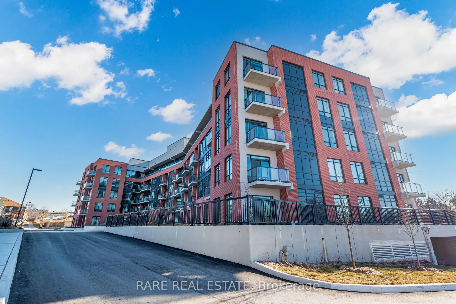 Photo 8 of Unit 103, 1010 Dundas Street E, Whitby, Blue Grass Meadows — HOMEH
