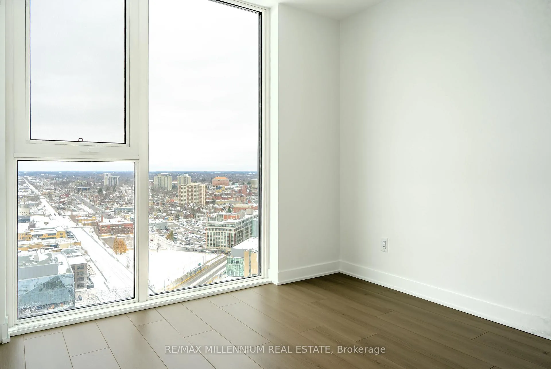 Photo 6 of Unit 2510, 25 Wellington Street, Kitchener — HOMEH