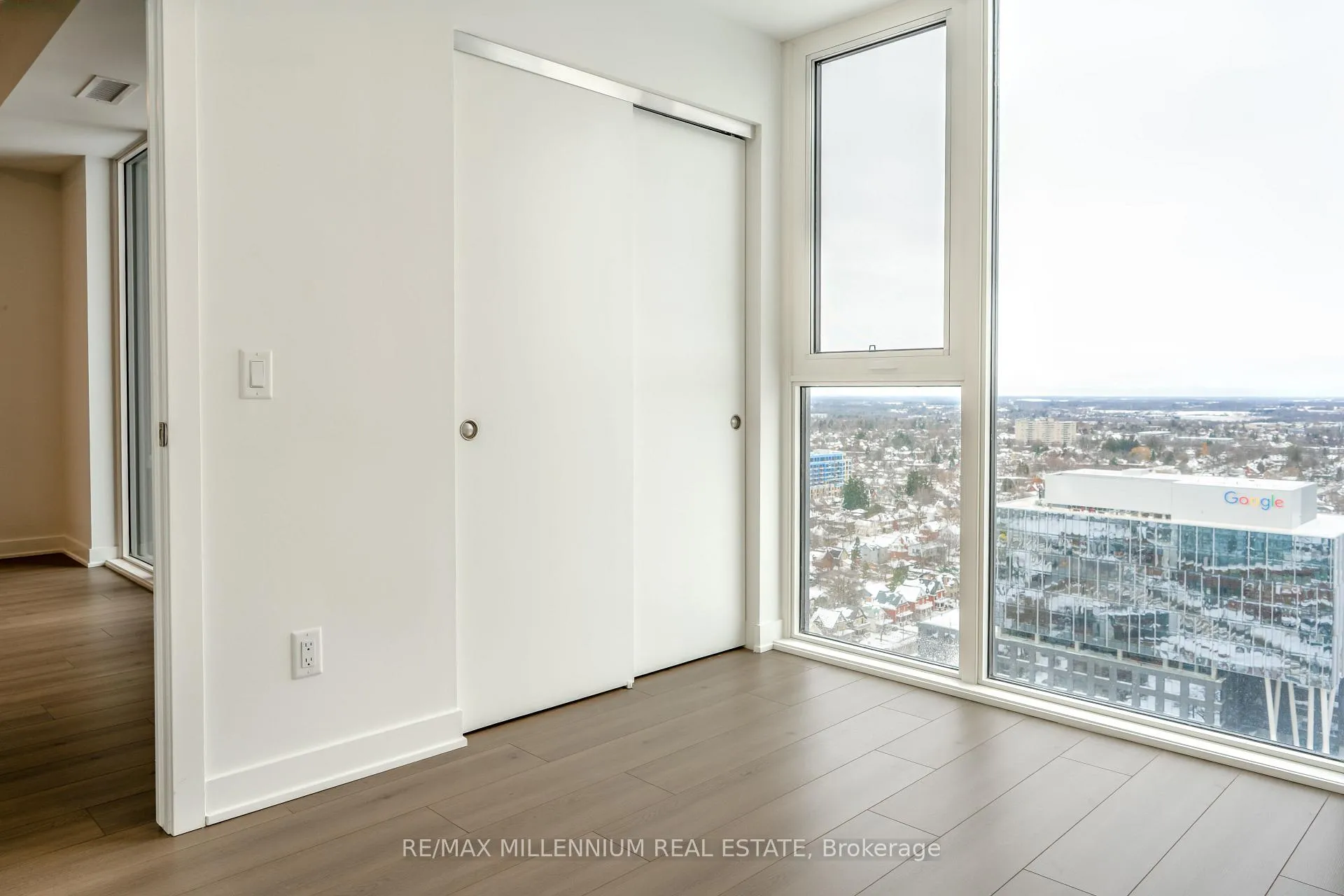 Photo 7 of Unit 2510, 25 Wellington Street, Kitchener — HOMEH