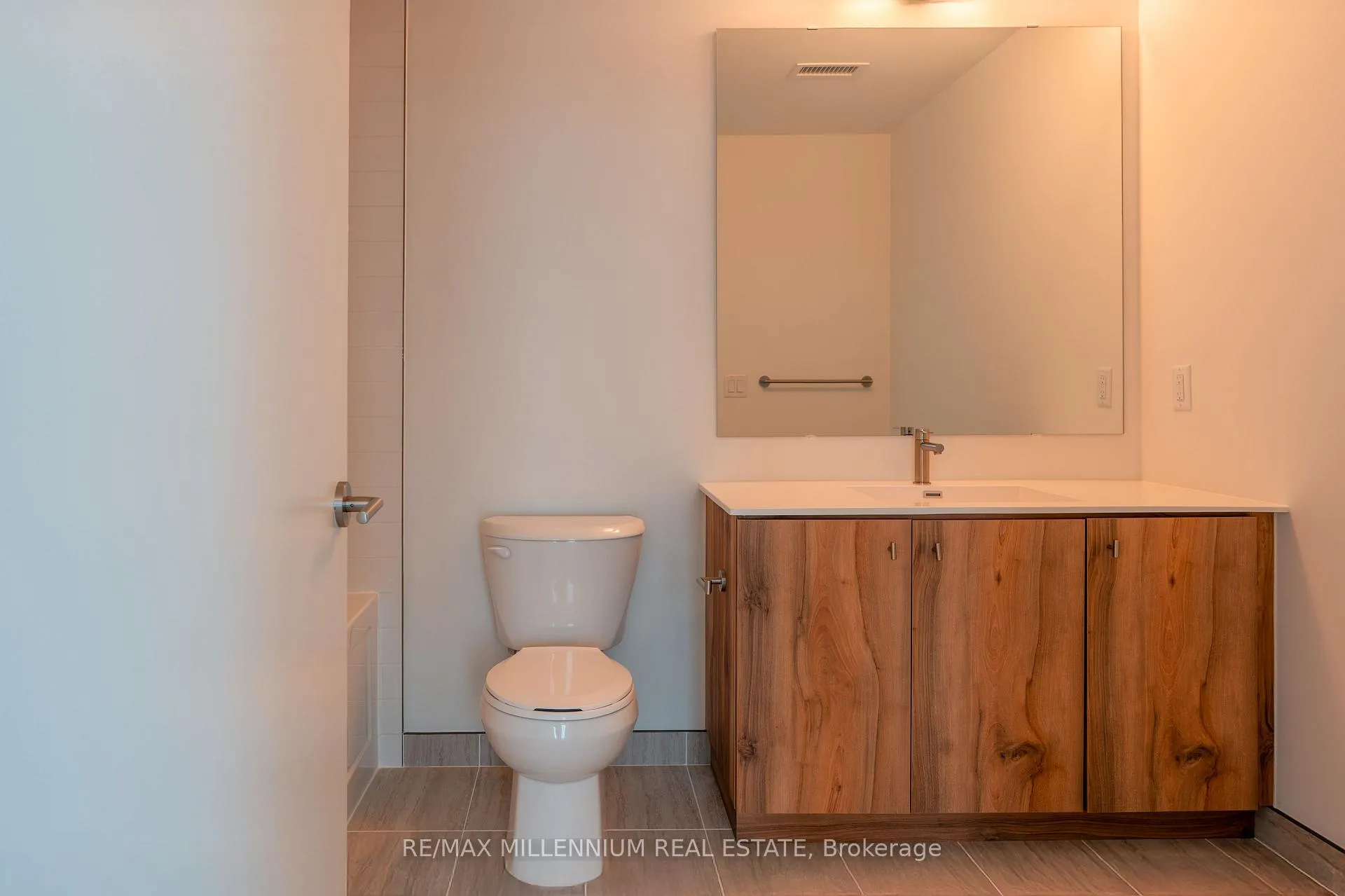 Photo 9 of Unit 2510, 25 Wellington Street, Kitchener — HOMEH