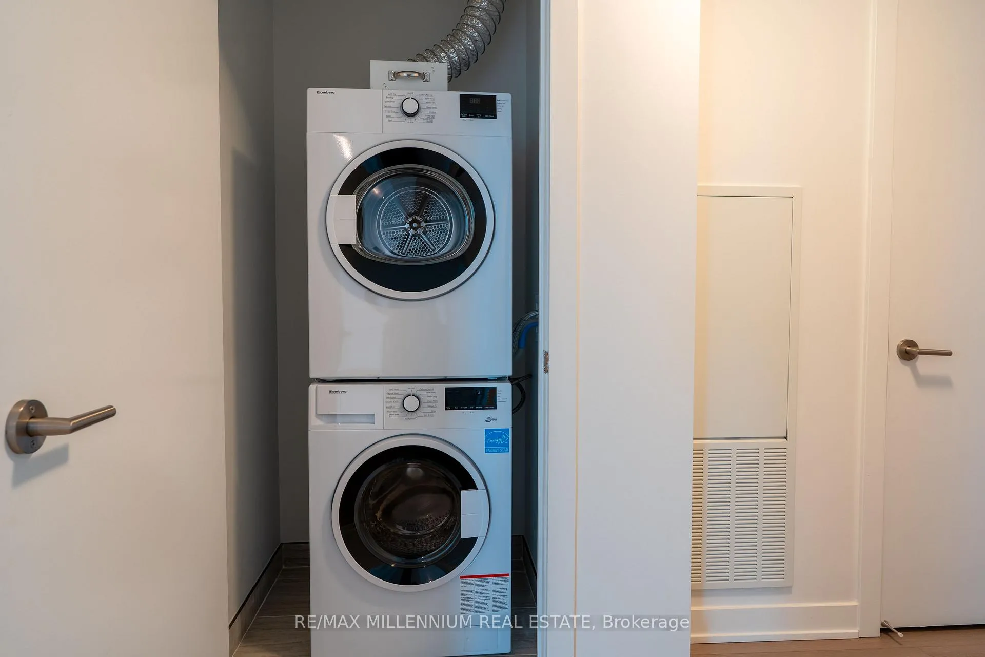 Photo 13 of Unit 2510, 25 Wellington Street, Kitchener — HOMEH