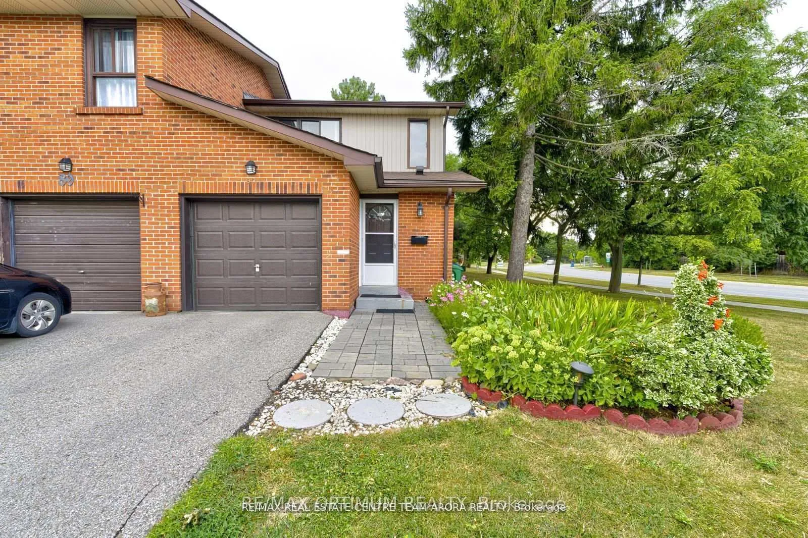 Photo 1 of Unit 90, 90 Dawson Crescent, Brampton, Brampton North — HOMEH