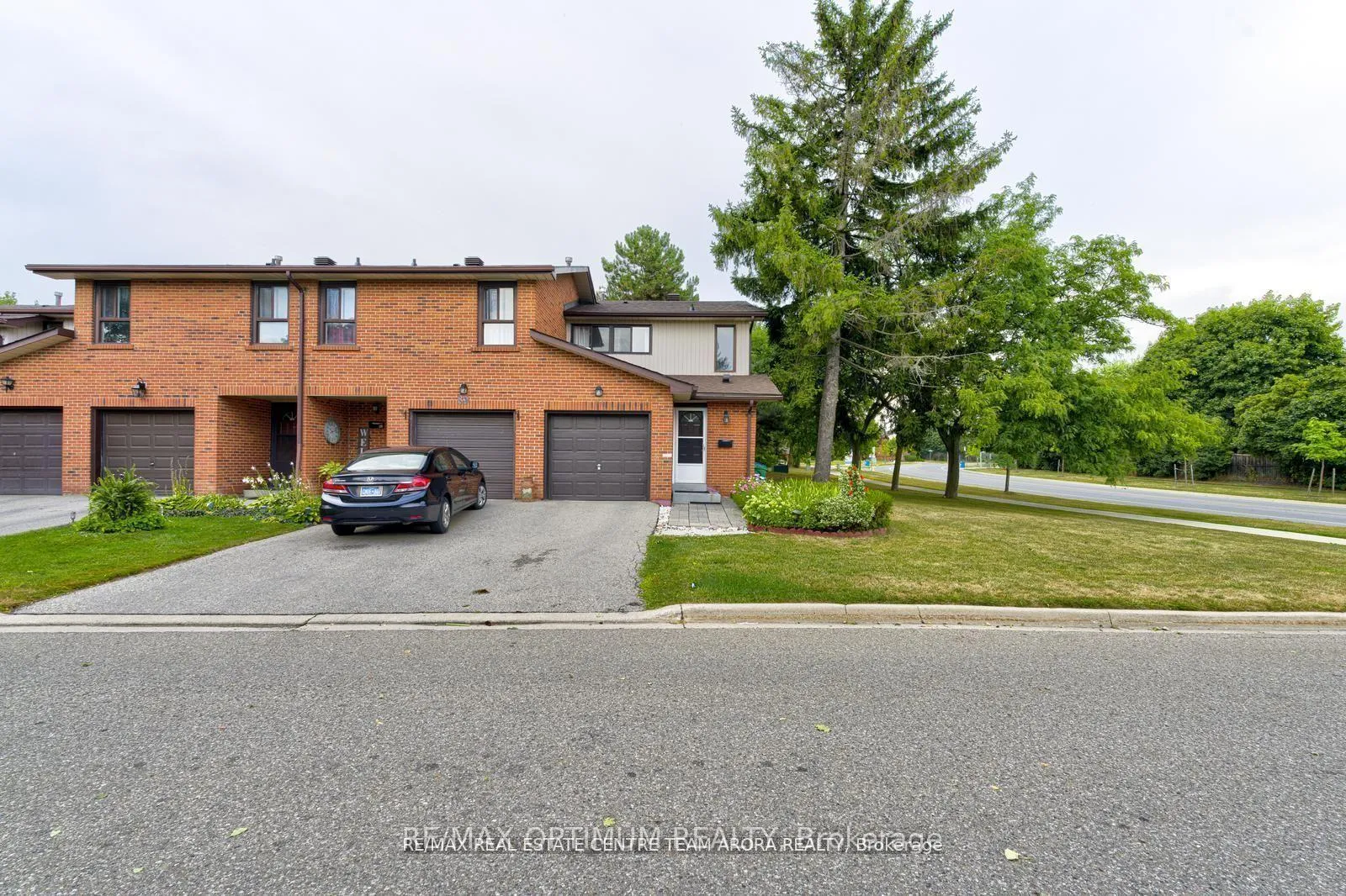 Photo 2 of Unit 90, 90 Dawson Crescent, Brampton, Brampton North — HOMEH