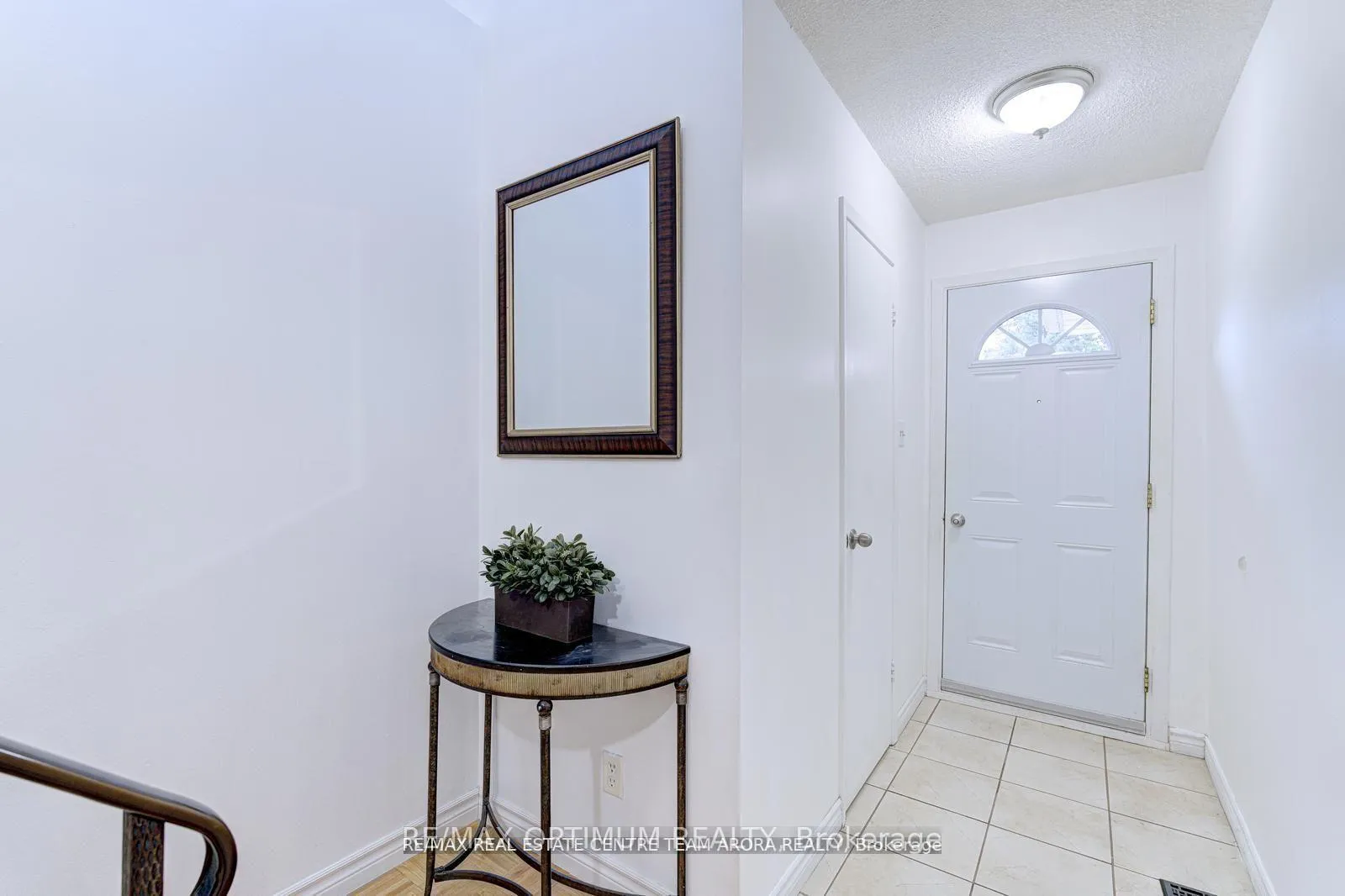 Photo 4 of Unit 90, 90 Dawson Crescent, Brampton, Brampton North — HOMEH