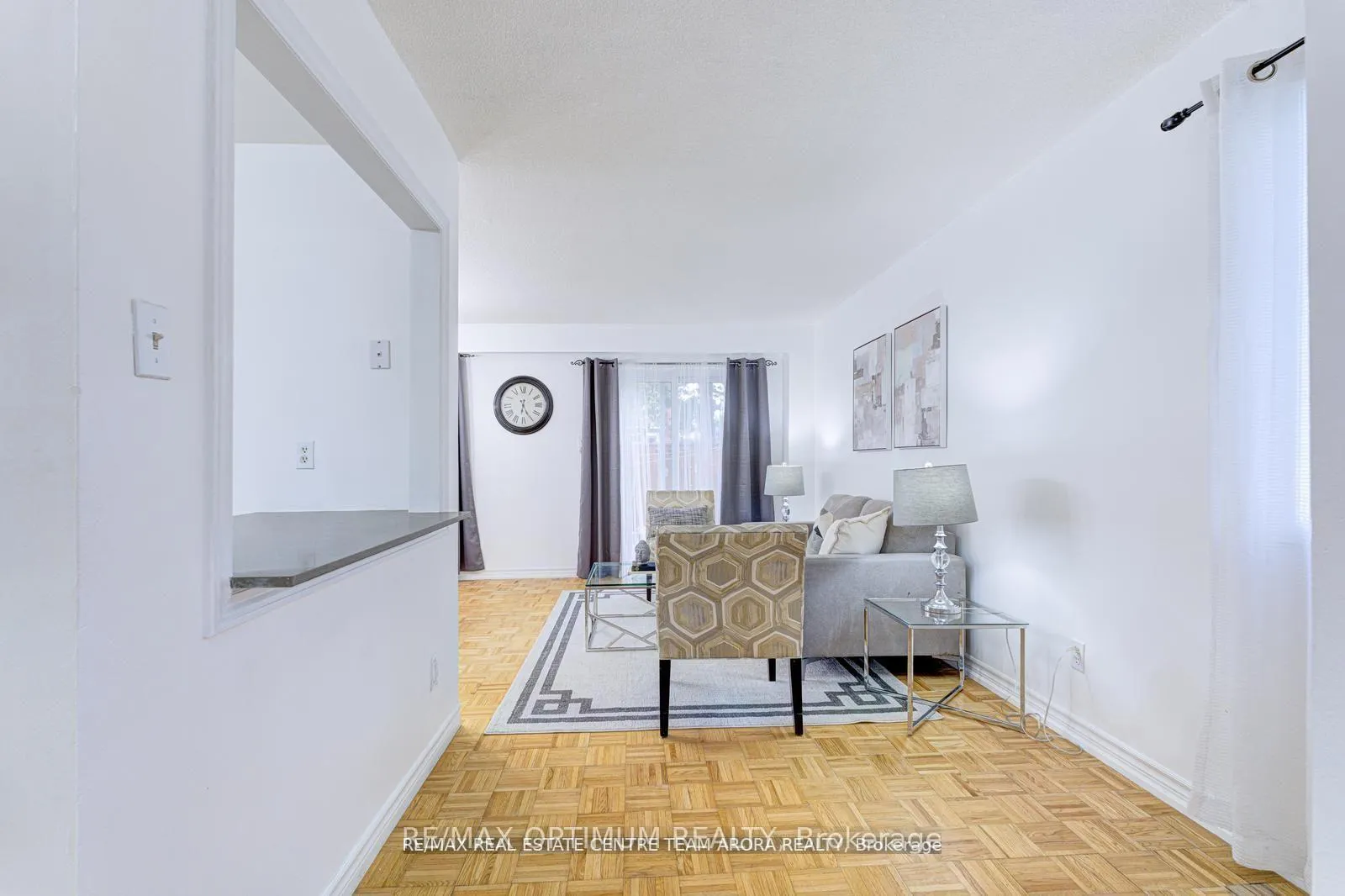 Photo 6 of Unit 90, 90 Dawson Crescent, Brampton, Brampton North — HOMEH