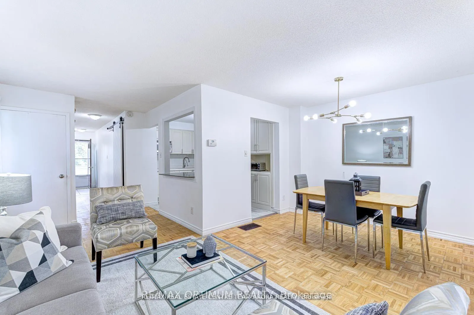 Photo 10 of Unit 90, 90 Dawson Crescent, Brampton, Brampton North — HOMEH