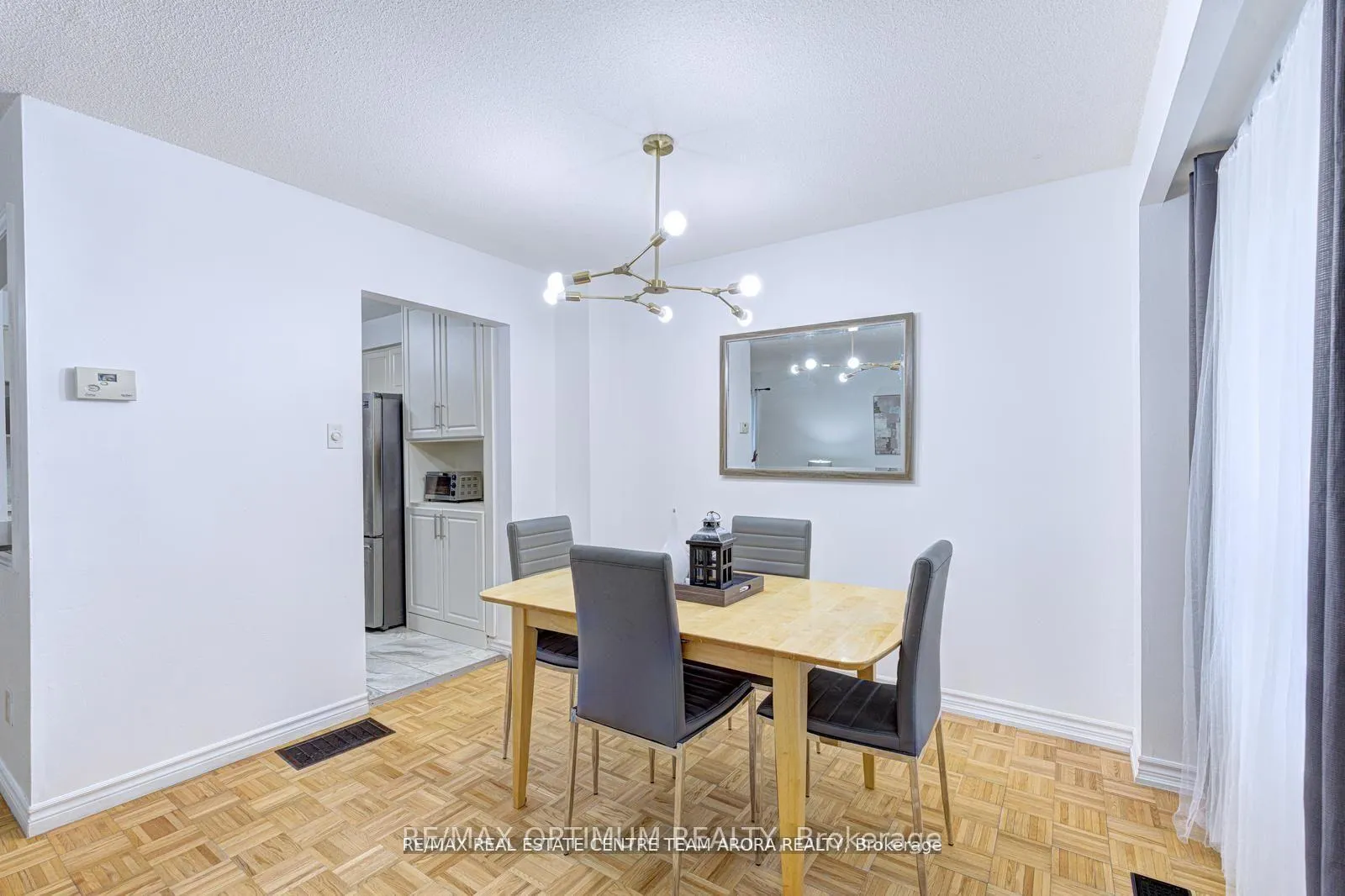 Photo 11 of Unit 90, 90 Dawson Crescent, Brampton, Brampton North — HOMEH