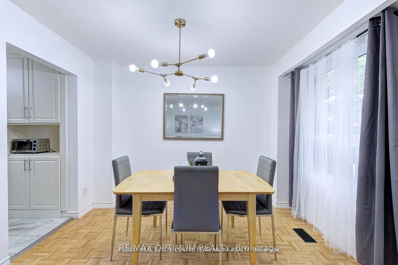 Photo 15 of Unit 90, 90 Dawson Crescent, Brampton, Brampton North — HOMEH