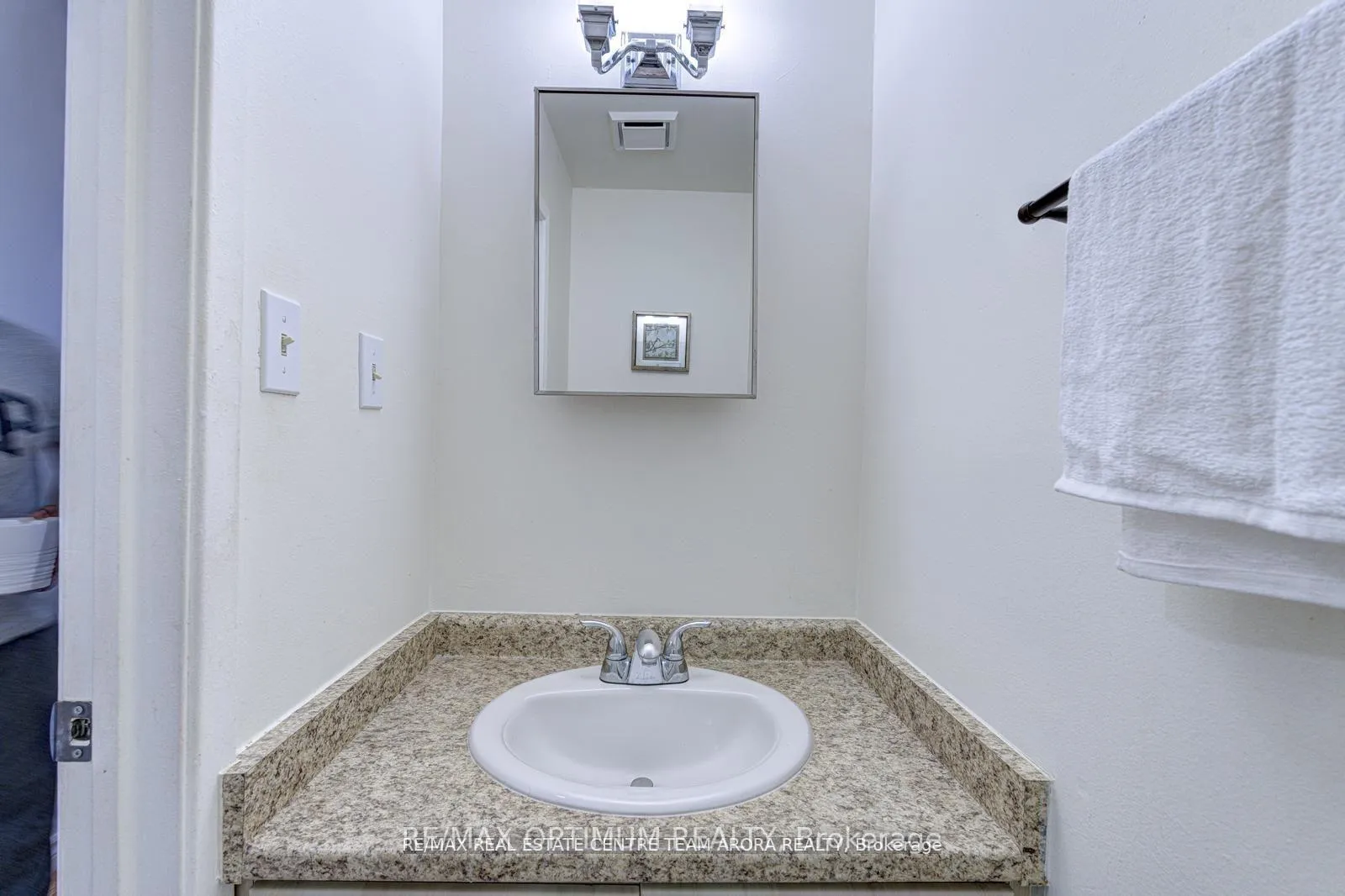 Photo 23 of Unit 90, 90 Dawson Crescent, Brampton, Brampton North — HOMEH