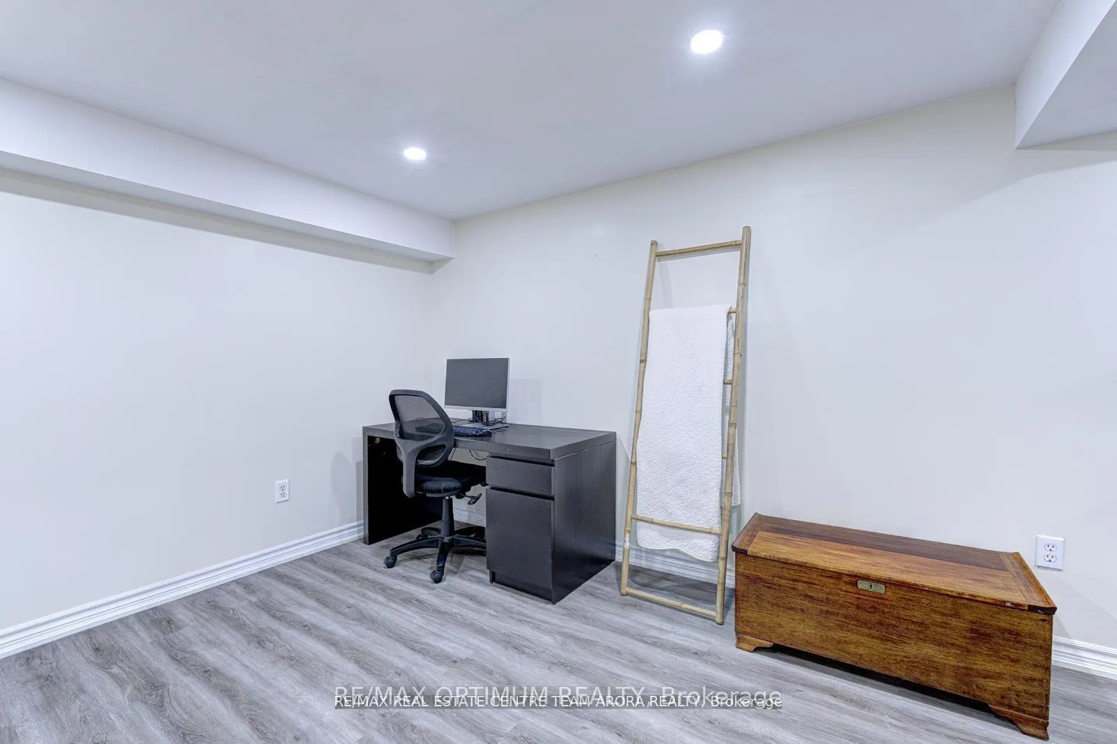 Photo 39 of Unit 90, 90 Dawson Crescent, Brampton, Brampton North — HOMEH