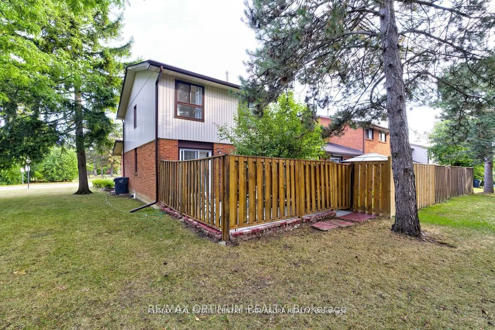 Photo 43 of Unit 90, 90 Dawson Crescent, Brampton, Brampton North — HOMEH