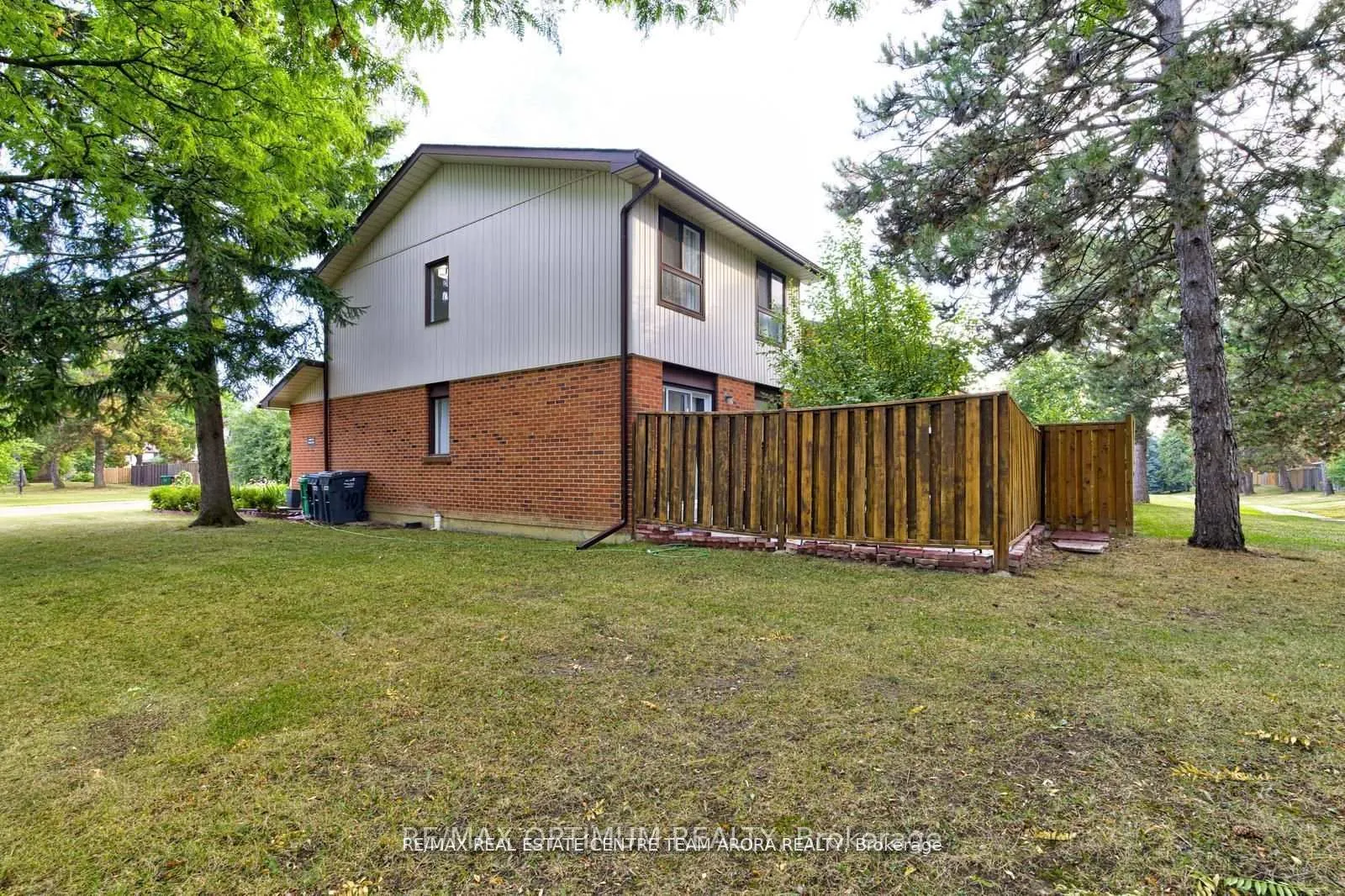Photo 44 of Unit 90, 90 Dawson Crescent, Brampton, Brampton North — HOMEH