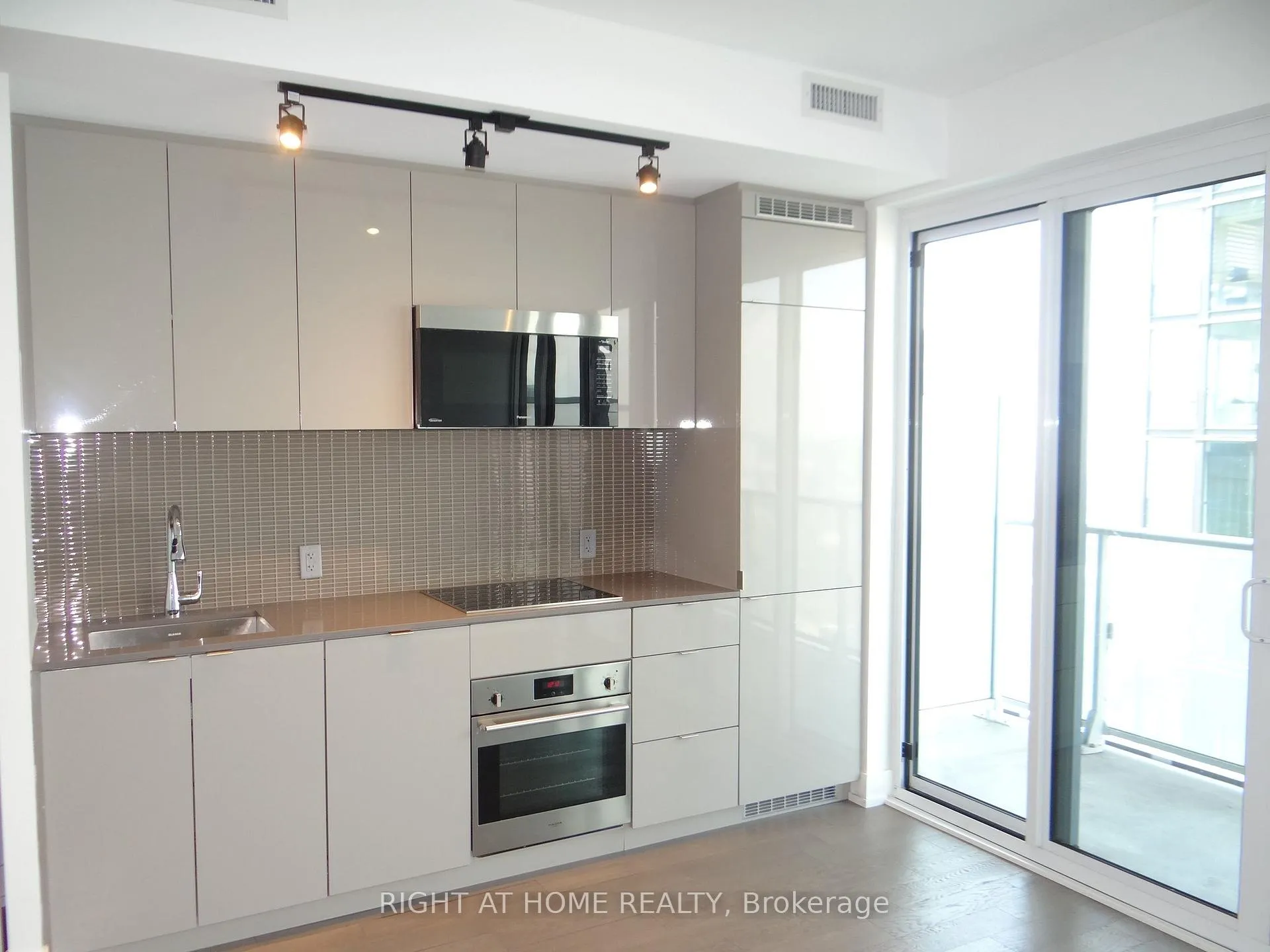 Front of Unit 4602, 7 grenville Street