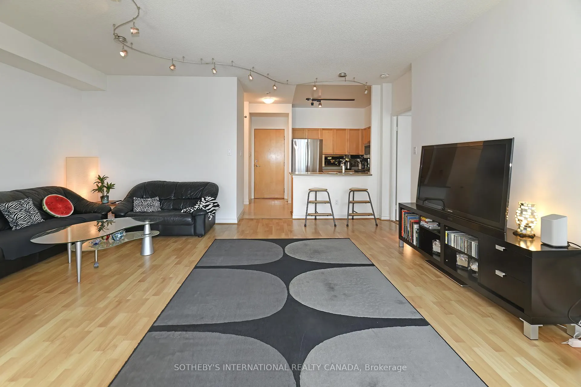 Front of Unit SP10, 600 Queens Quay W
