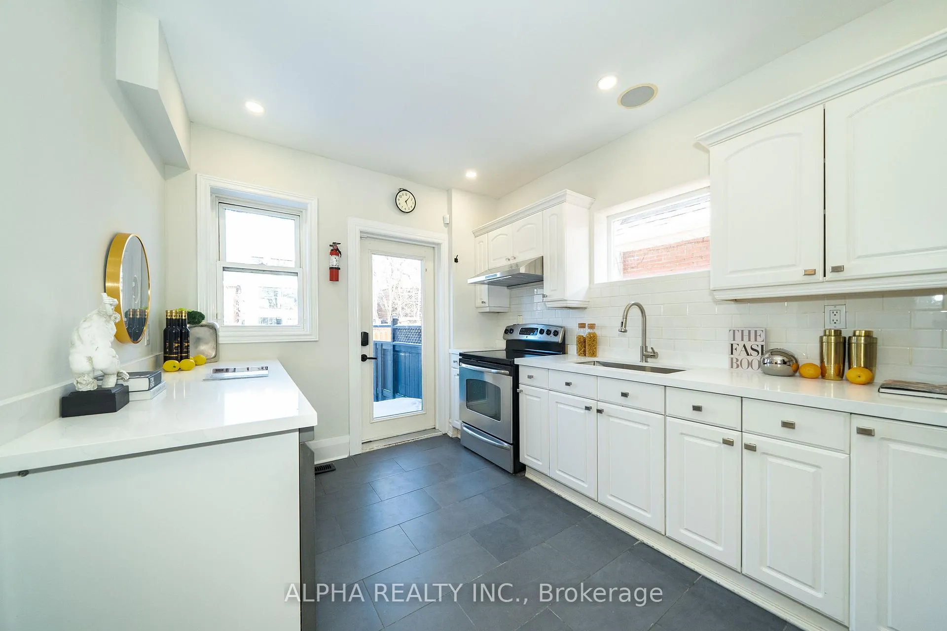 Photo 17 of 130 Roselawn Avenue, Toronto, Yonge-Eglinton — HOMEH
