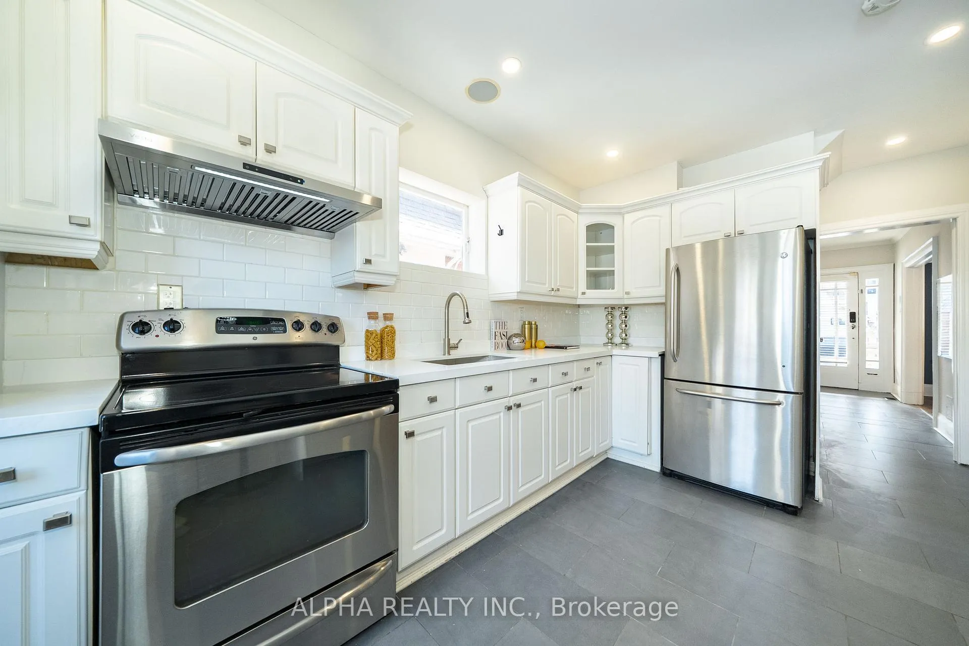 Photo 19 of 130 Roselawn Avenue, Toronto, Yonge-Eglinton — HOMEH