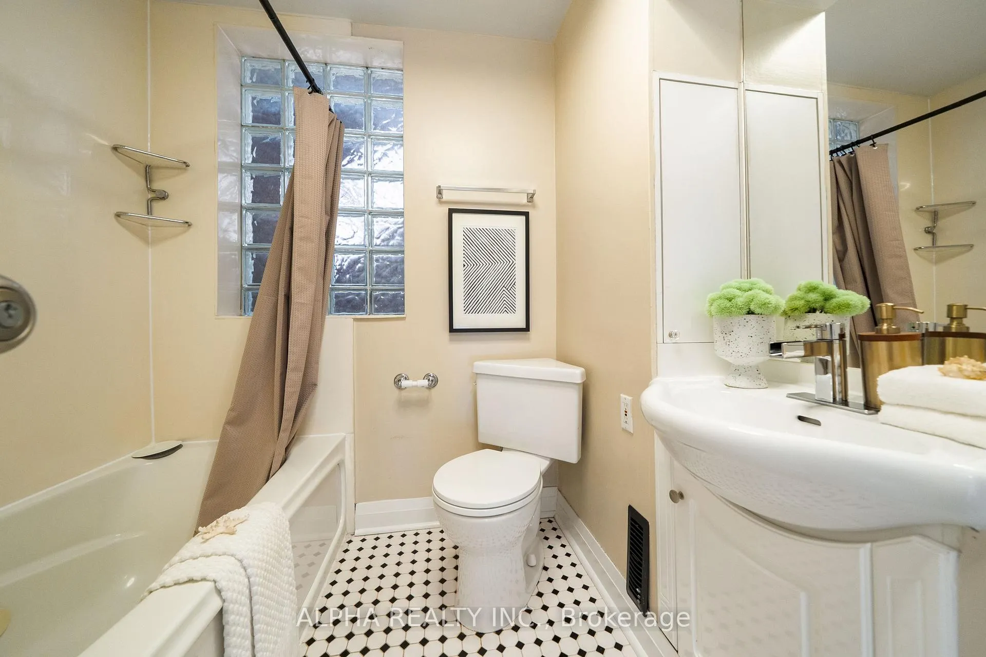 Photo 27 of 130 Roselawn Avenue, Toronto, Yonge-Eglinton — HOMEH