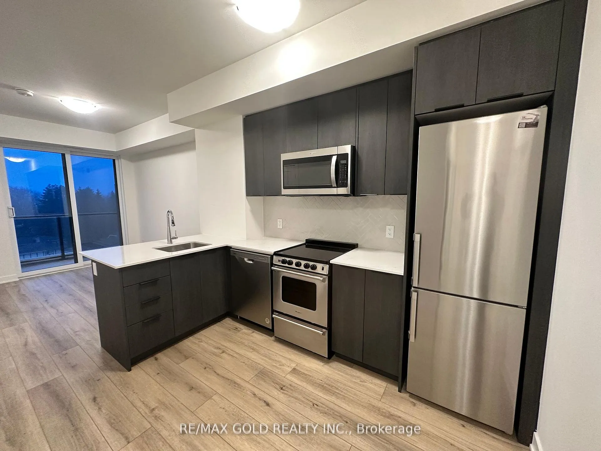 Front of Unit 614, 312 Erb Street W