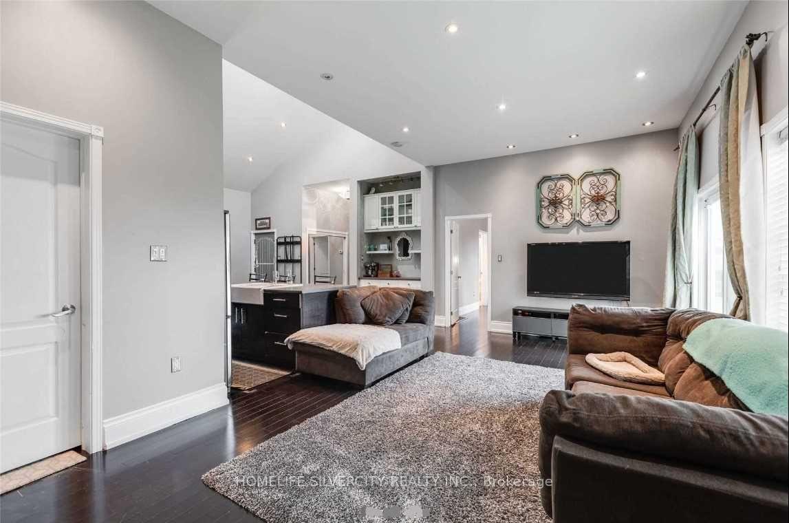Photo 3 of 13893 Chickadee Lane, Caledon, Bolton West — HOMEH