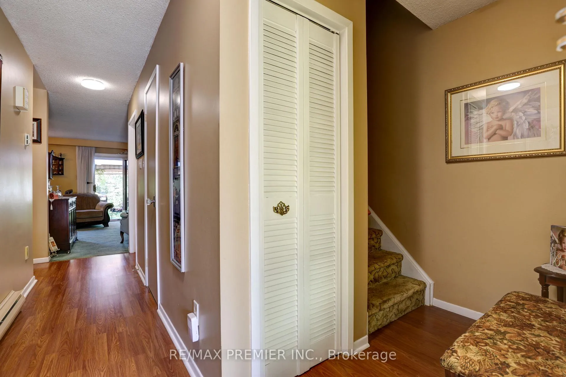 Photo 3 of Unit 14, 433 May Street, Brock, Beaverton — HOMEH