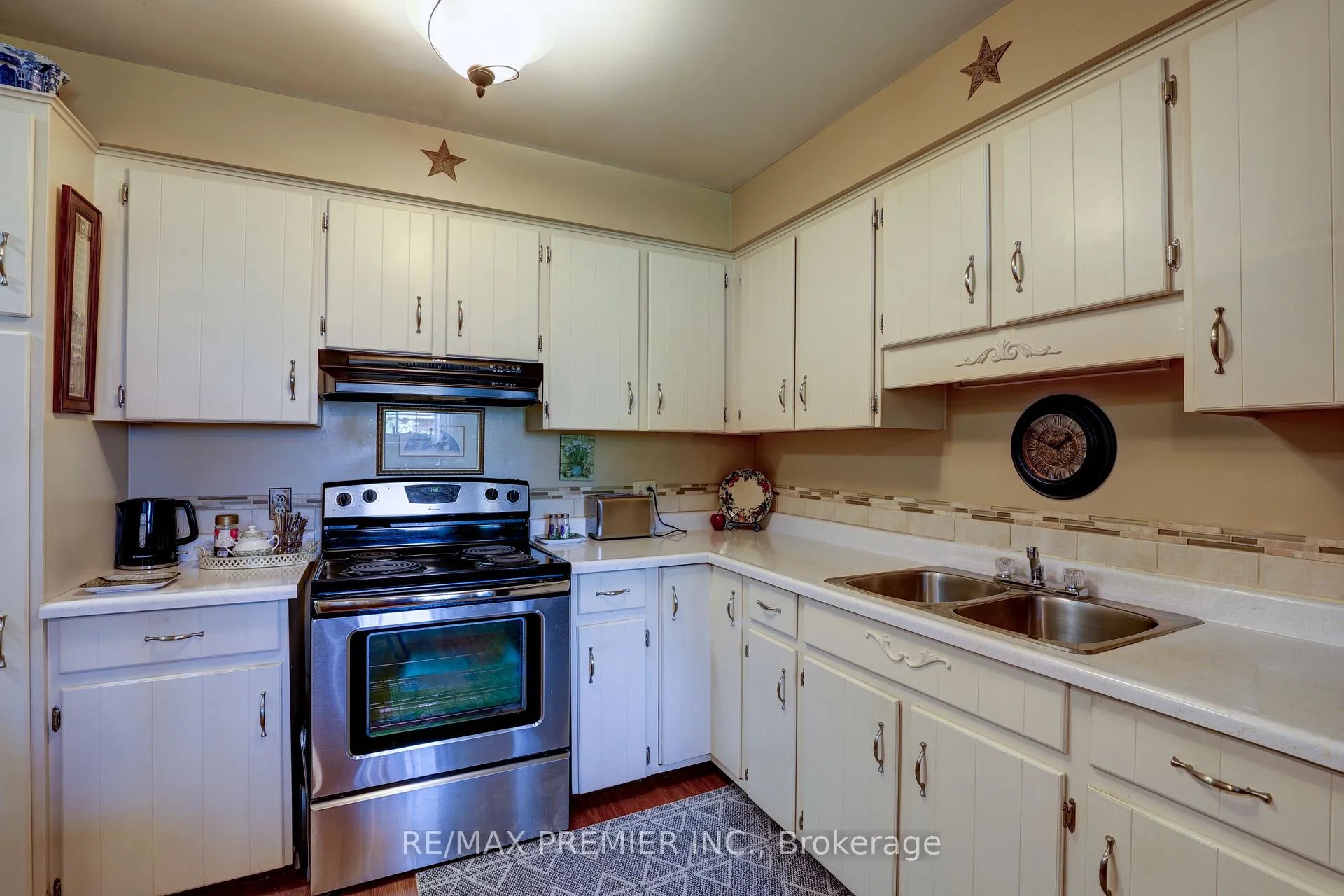 Photo 6 of Unit 14, 433 May Street, Brock, Beaverton — HOMEH