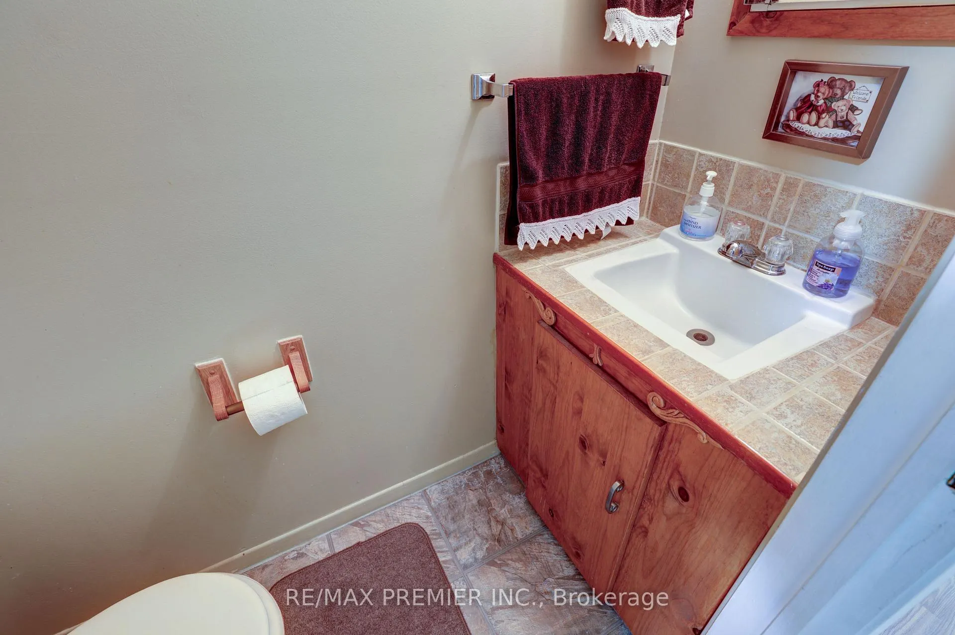 Photo 7 of Unit 14, 433 May Street, Brock, Beaverton — HOMEH