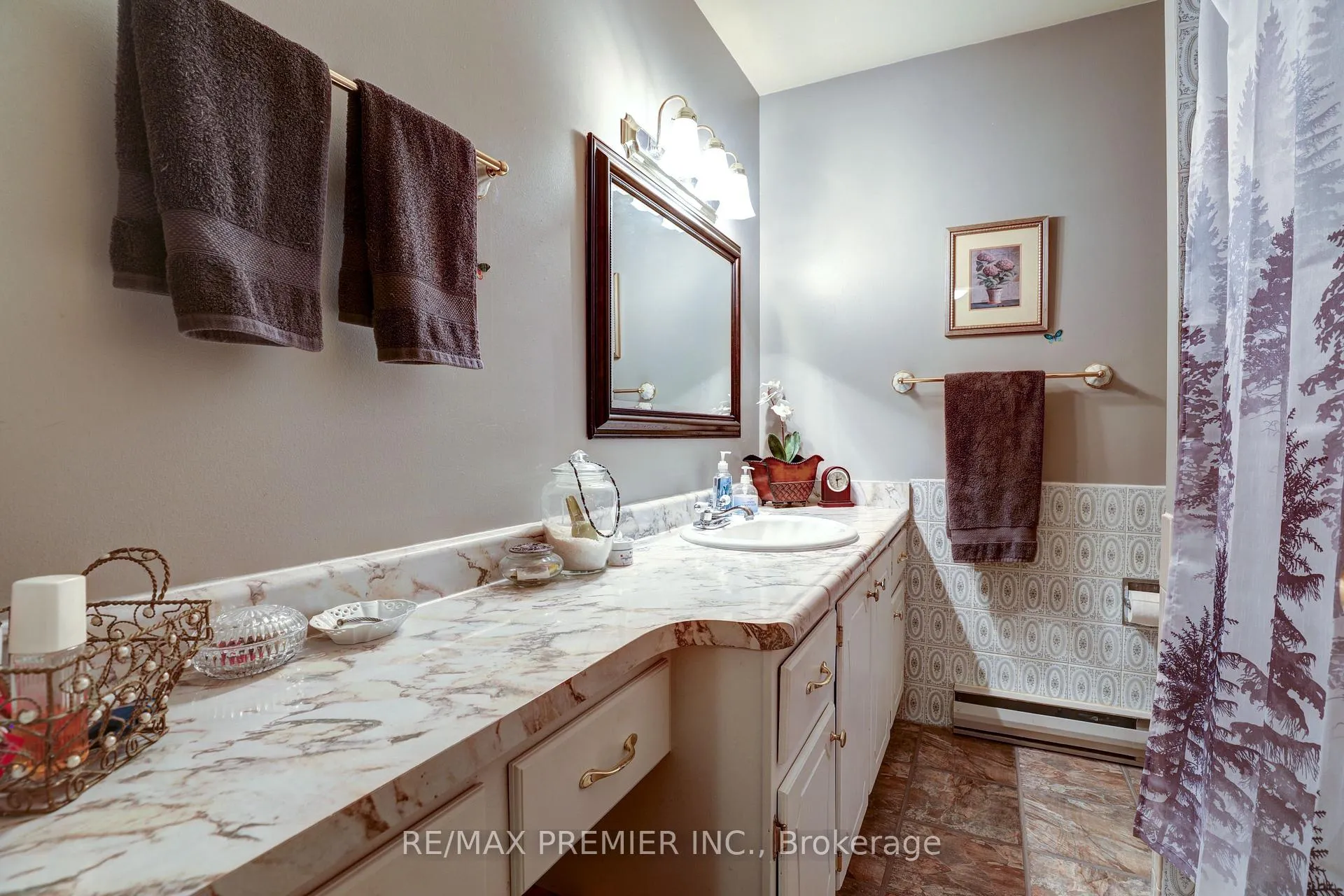 Photo 13 of Unit 14, 433 May Street, Brock, Beaverton — HOMEH