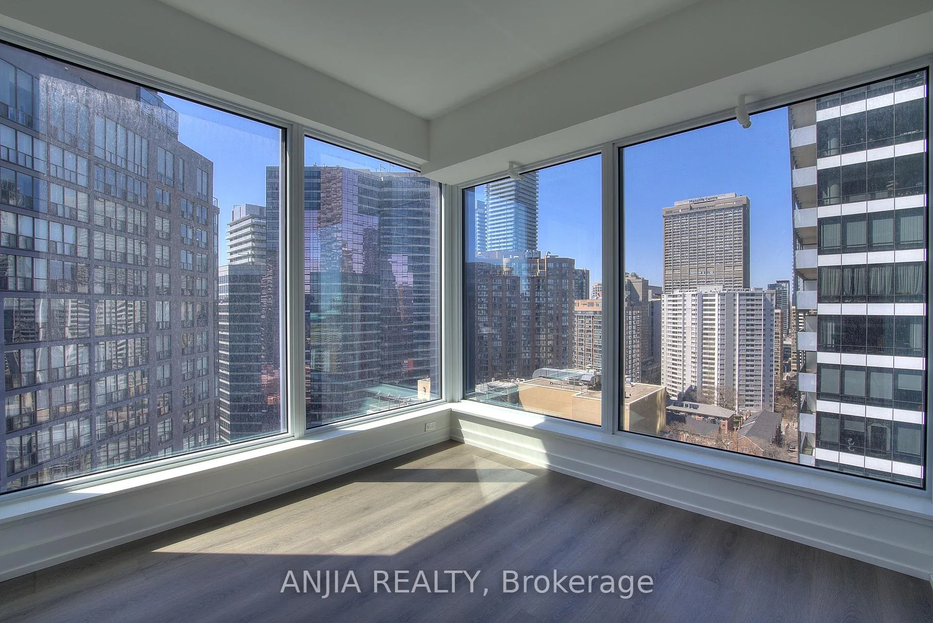 Front of Unit 2503, 8 Wellesley Street W