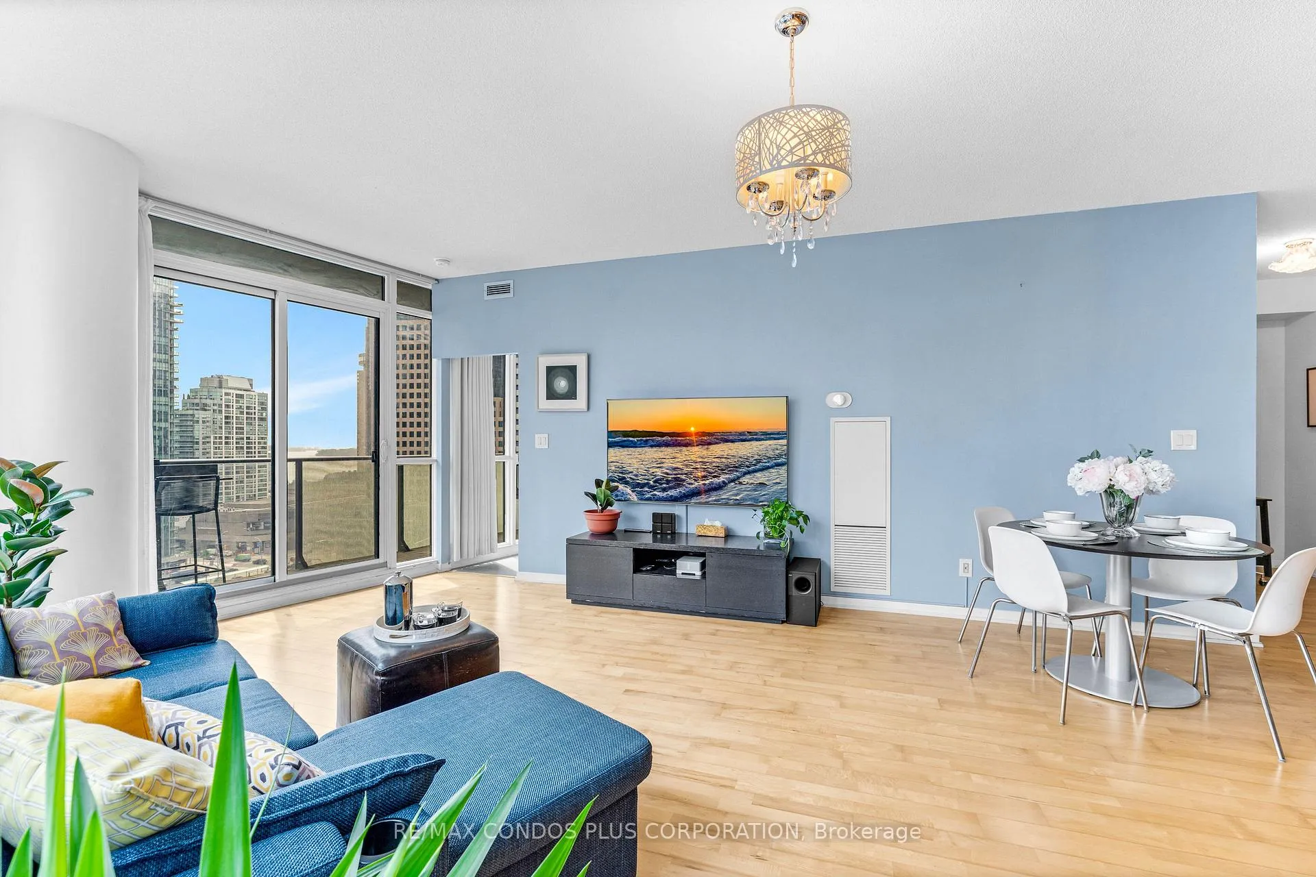 Photo 10 of Unit 1208, 65 Bremner Boulevard, Toronto, Waterfront Communities — HOMEH