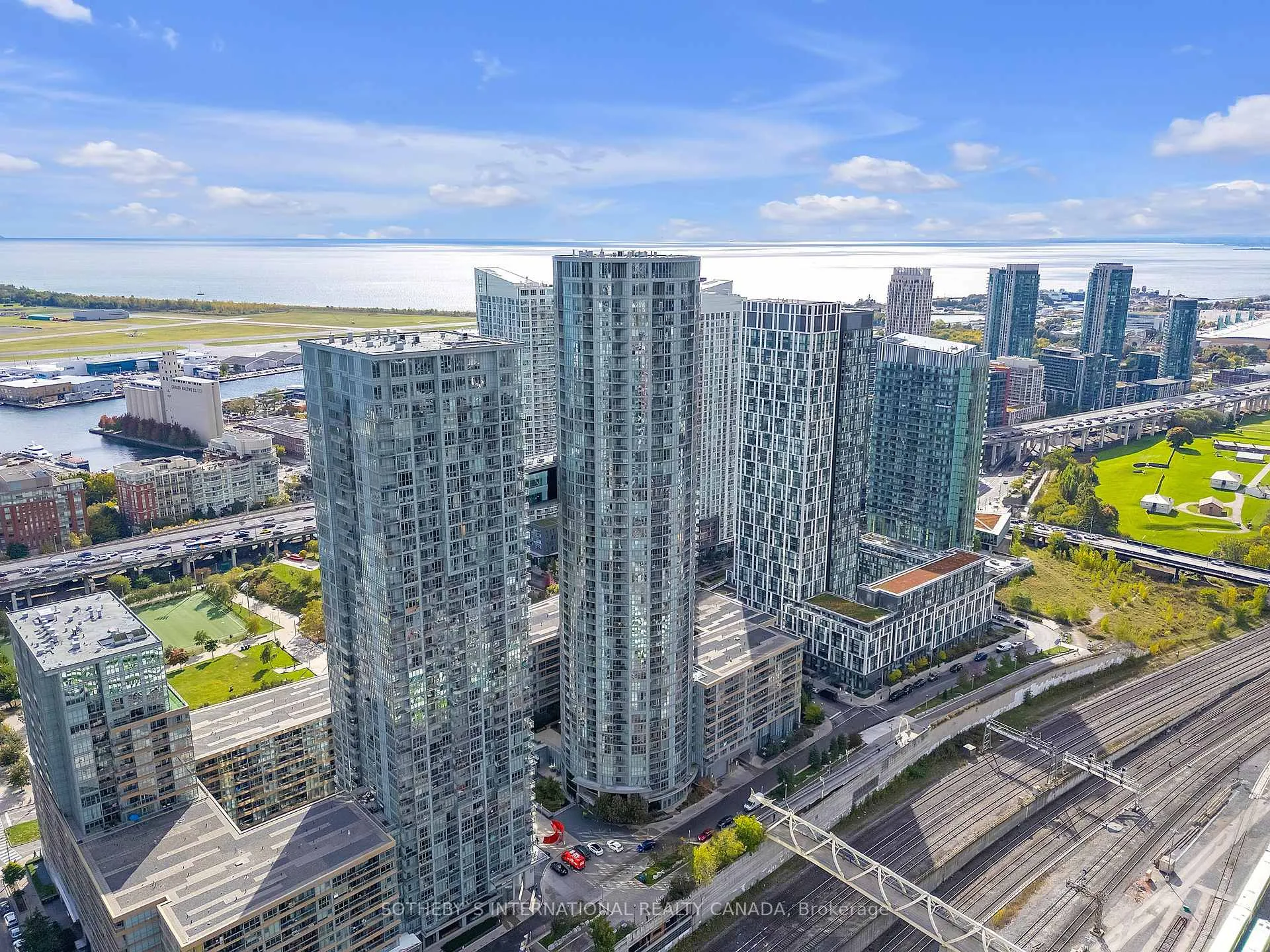 Photo 2 of Unit PH10, 21 Iceboat Terrace, Toronto, Waterfront Communities — HOMEH